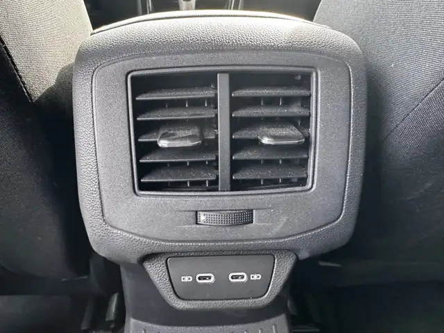 Volkswagen T-Roc view 13