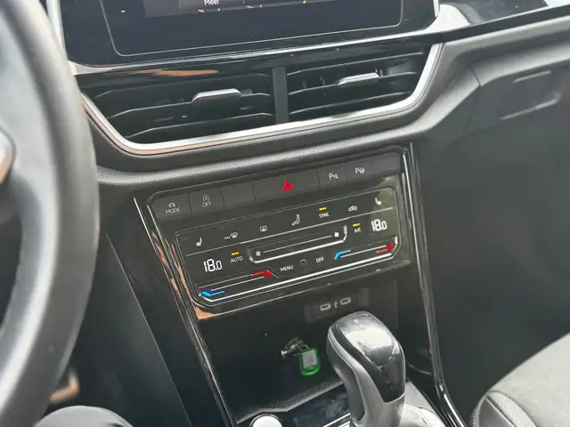 Volkswagen T-Roc view 24