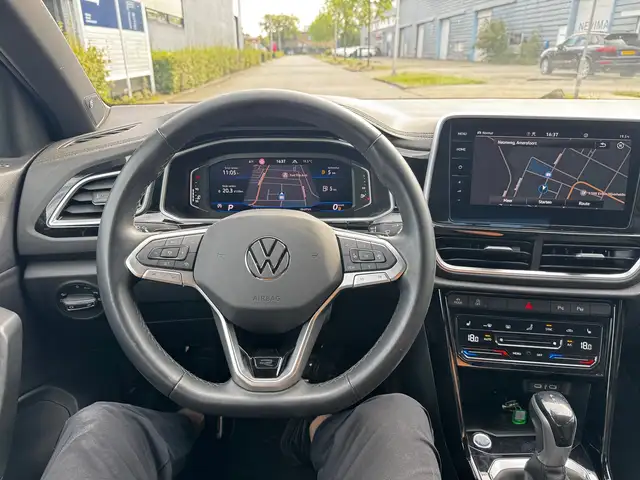 Volkswagen T-Roc view 30