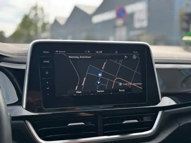Volkswagen T-Roc view 26