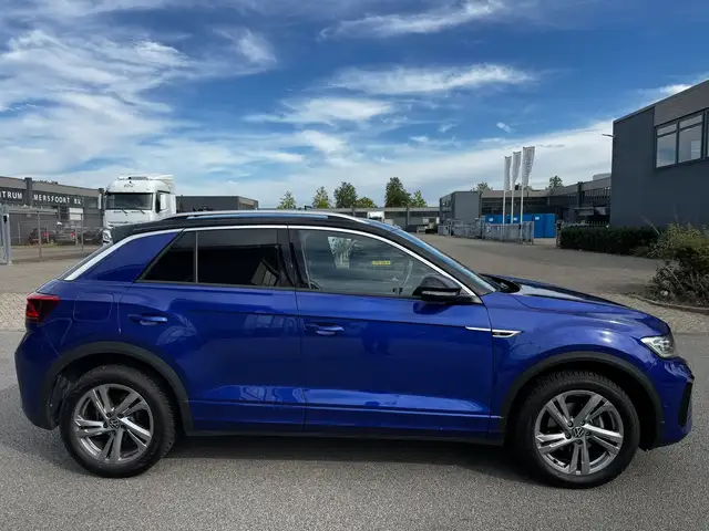 Volkswagen T-Roc view 9
