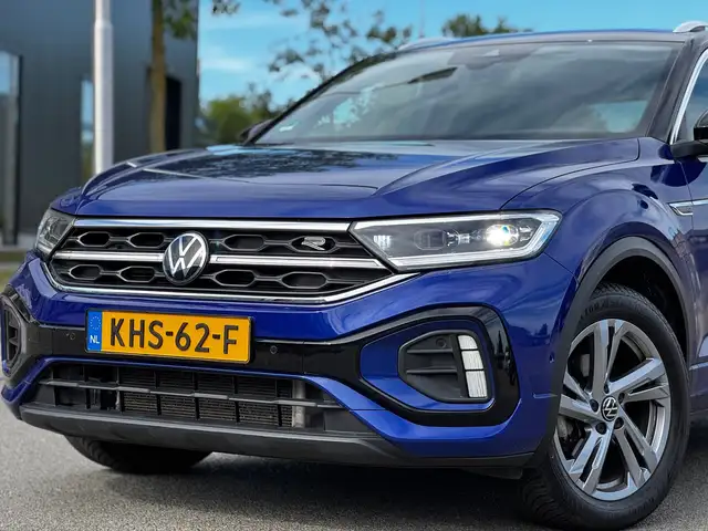 Volkswagen T-Roc view 2