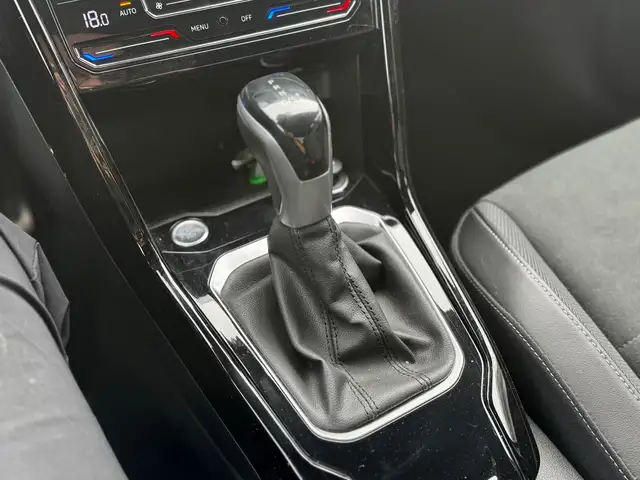 Volkswagen T-Roc view 25