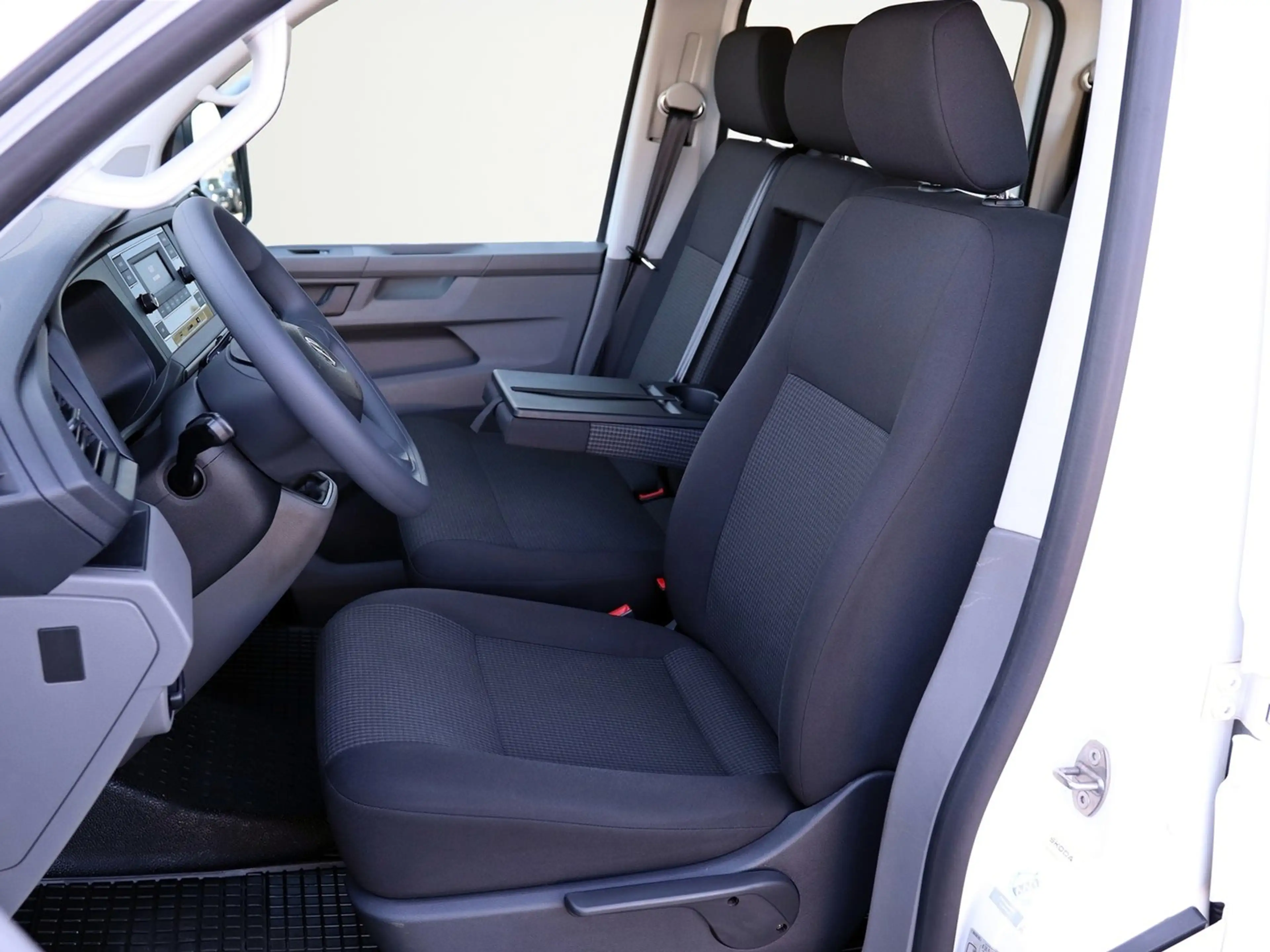 Volkswagen T6.1 Transporter Doka-Pritsche TDI — photo 8