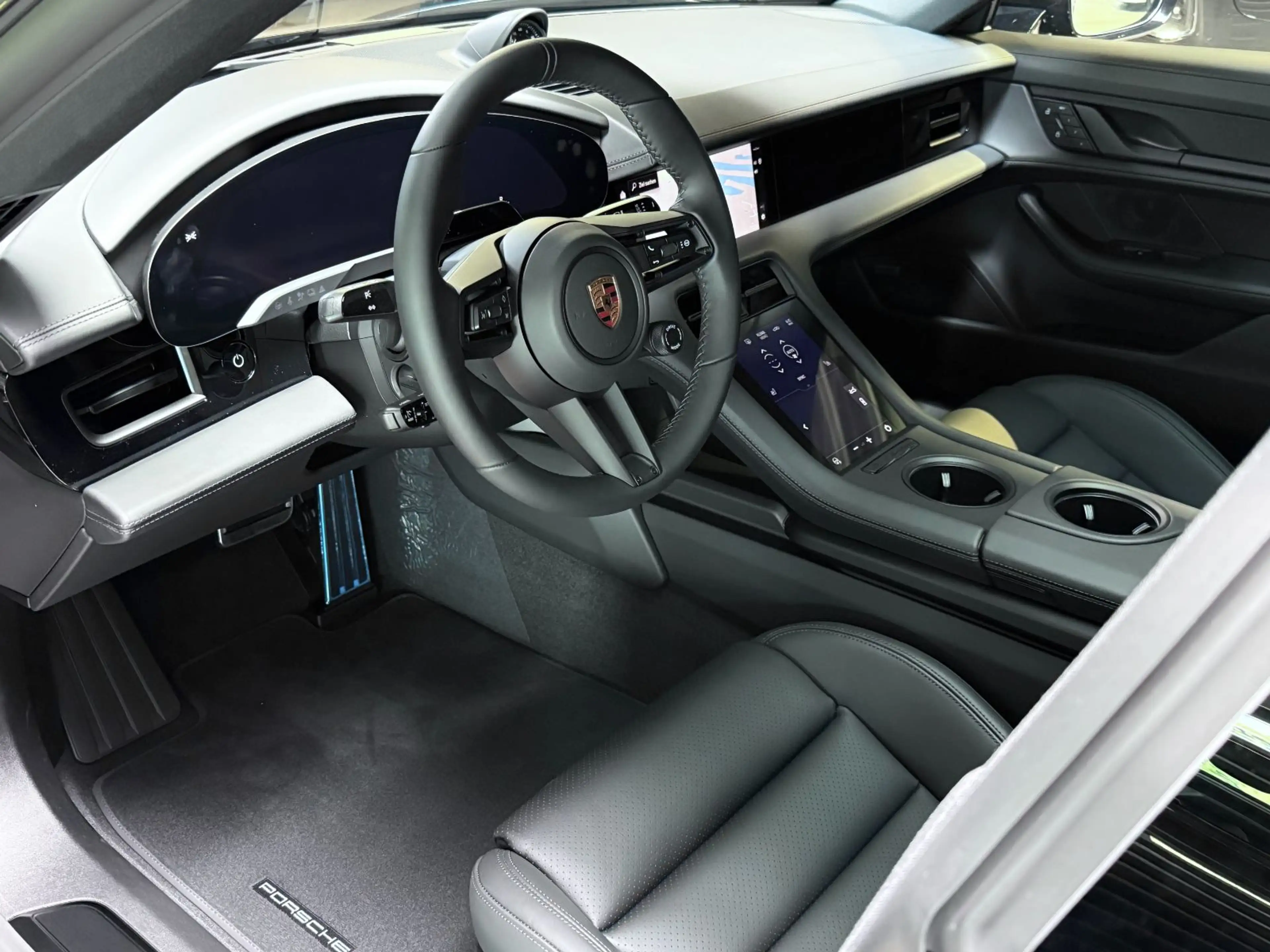 Porsche Taycan 4 Black Edition | InnoDrive | Panorama | — photo 13