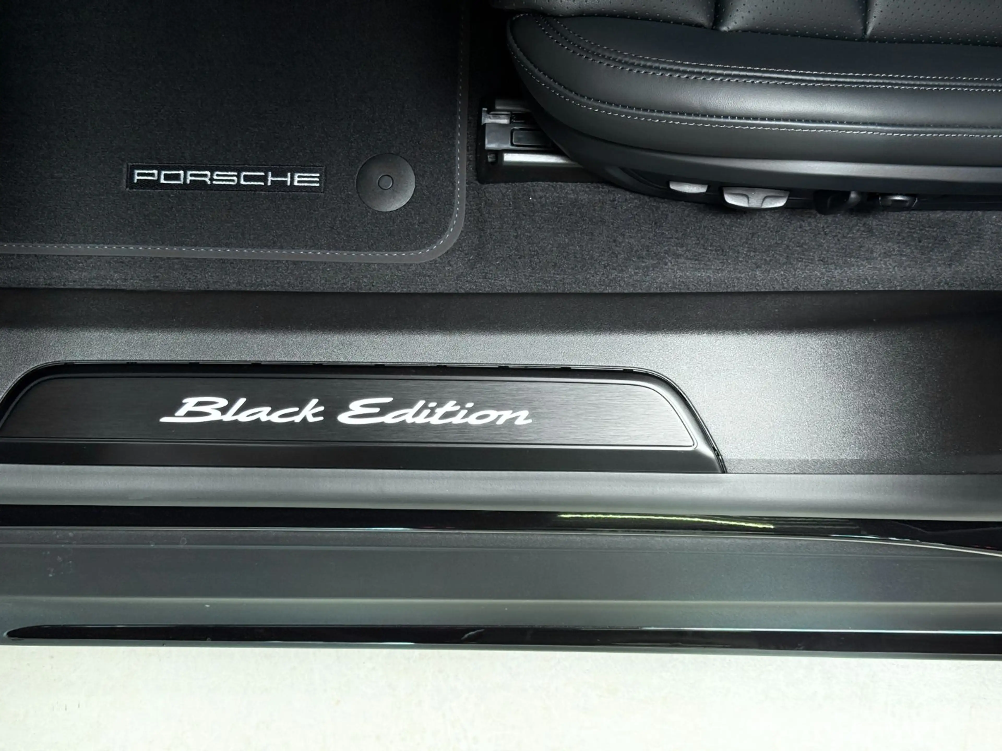 Porsche Taycan 4 Black Edition | InnoDrive | Panorama | — photo 15