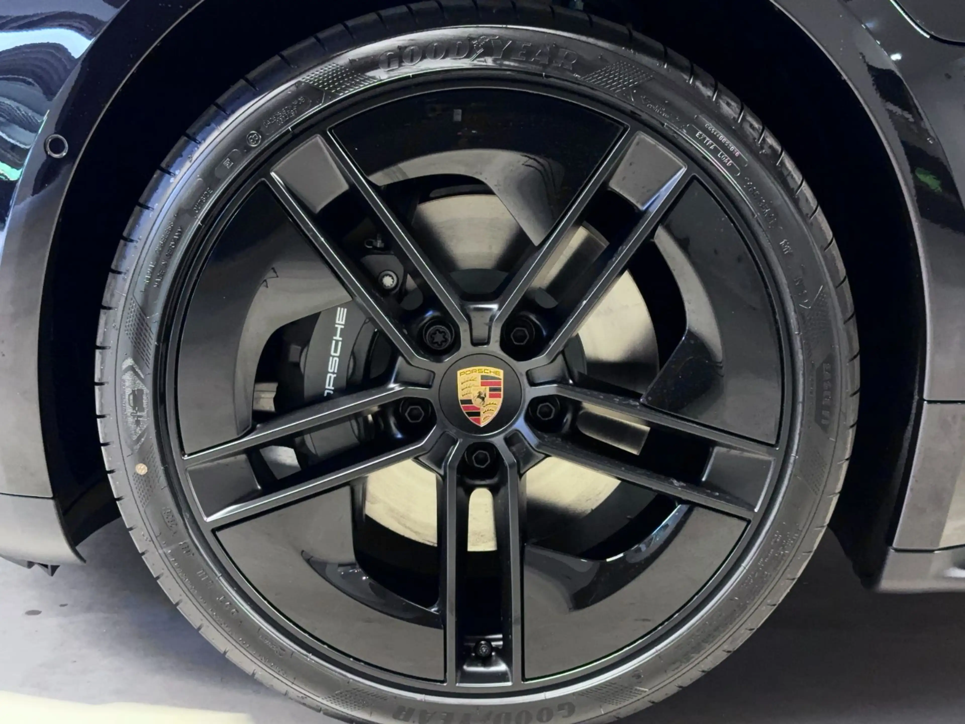 Porsche Taycan 4 Black Edition | InnoDrive | Panorama | — photo 12