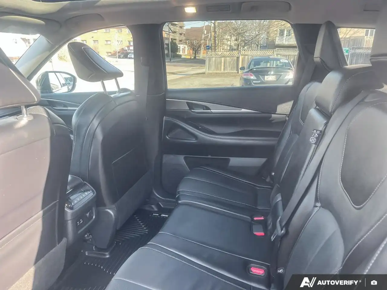 Infiniti QX60 снимка Infiniti QX60