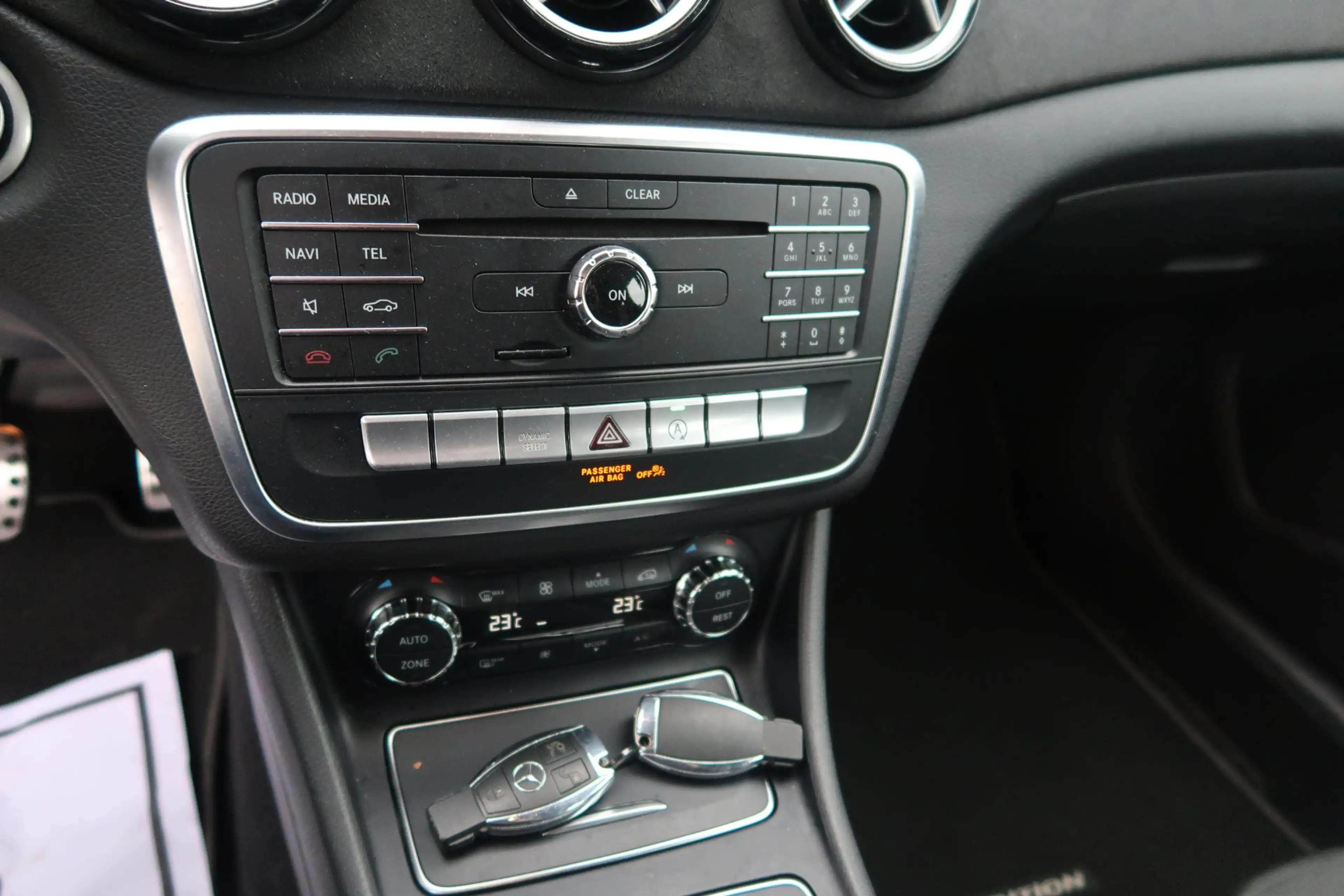 Mercedes-Benz GLA 180 — photo 13