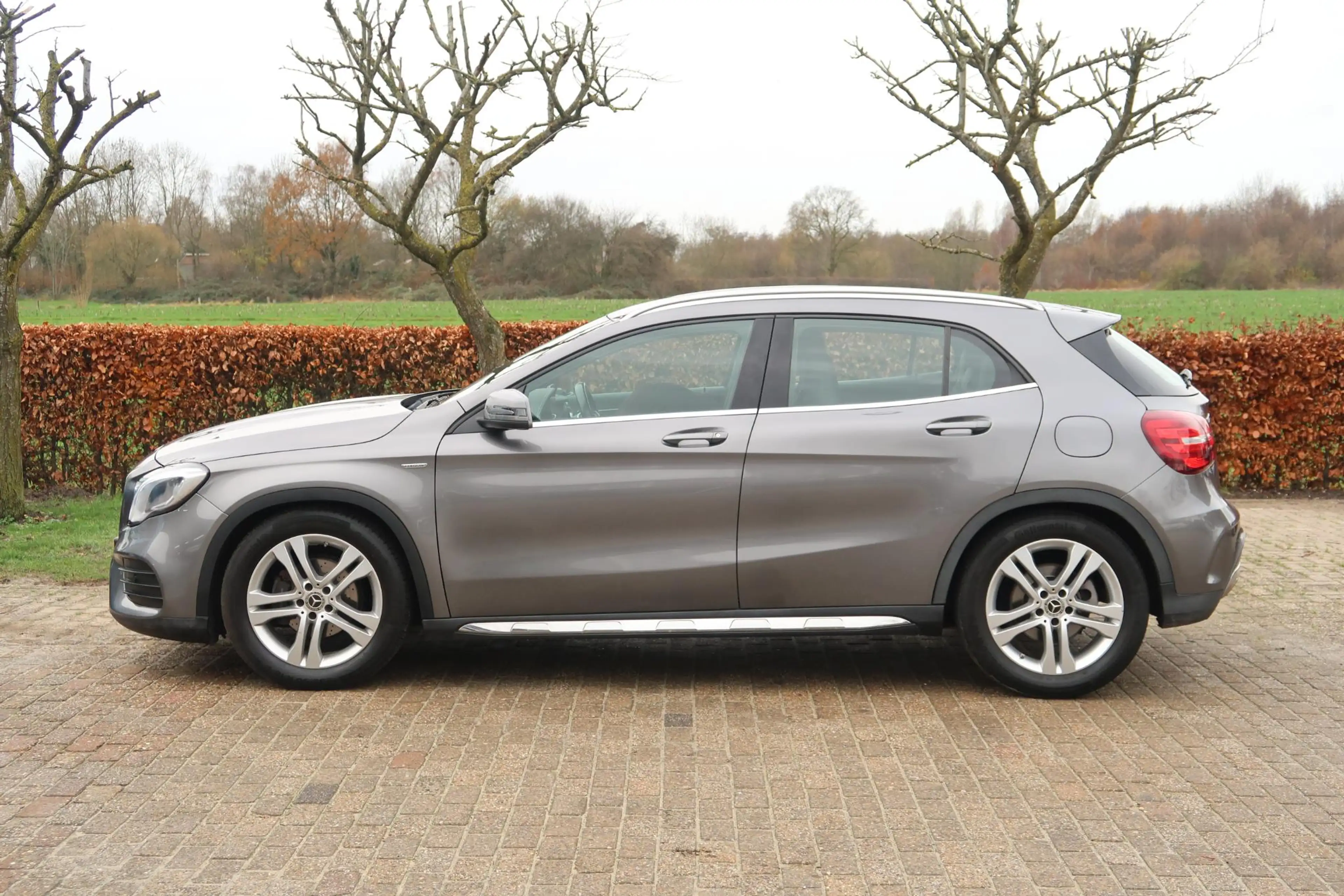 Mercedes-Benz GLA 180 — photo 5