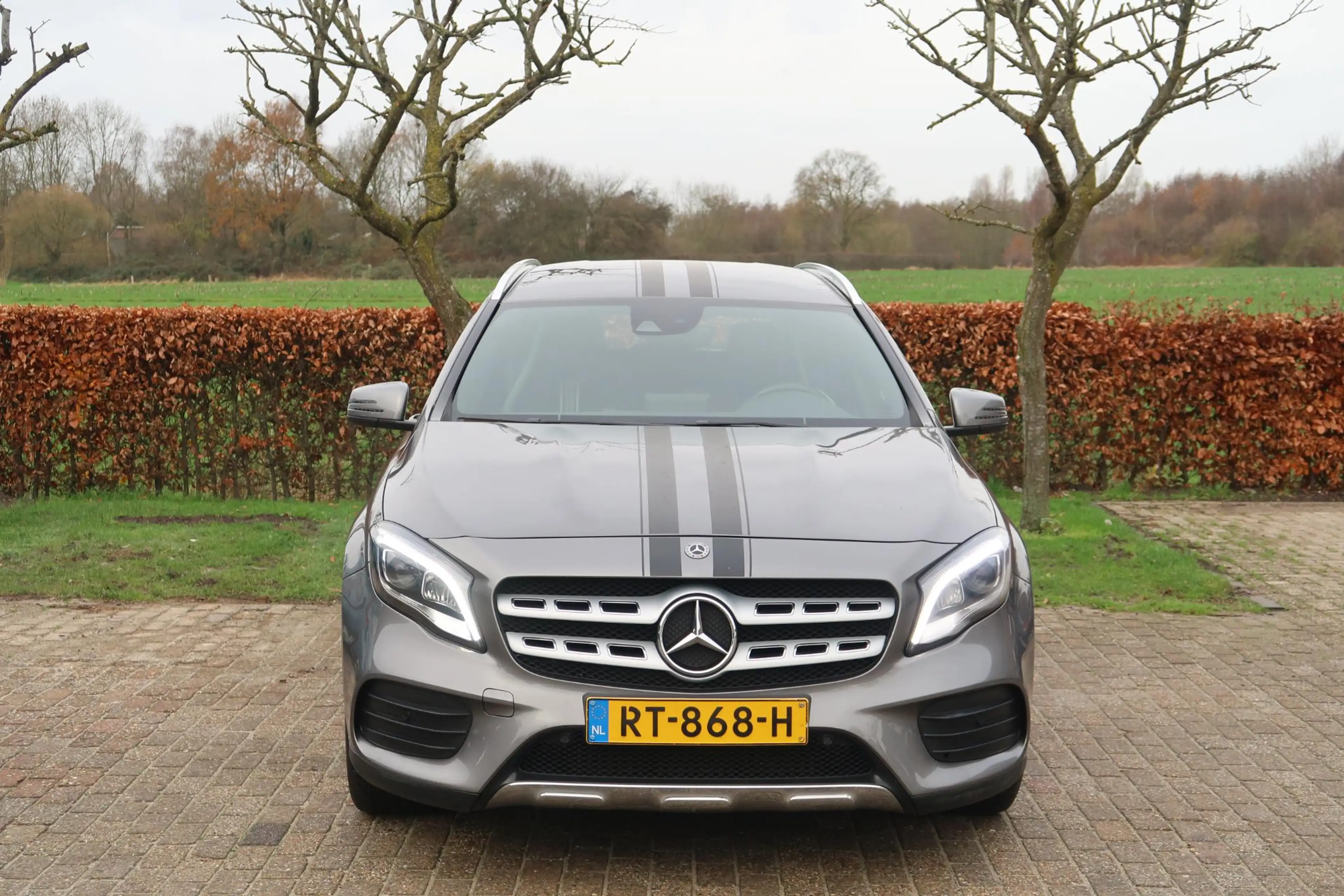 Mercedes-Benz GLA 180 — photo 2