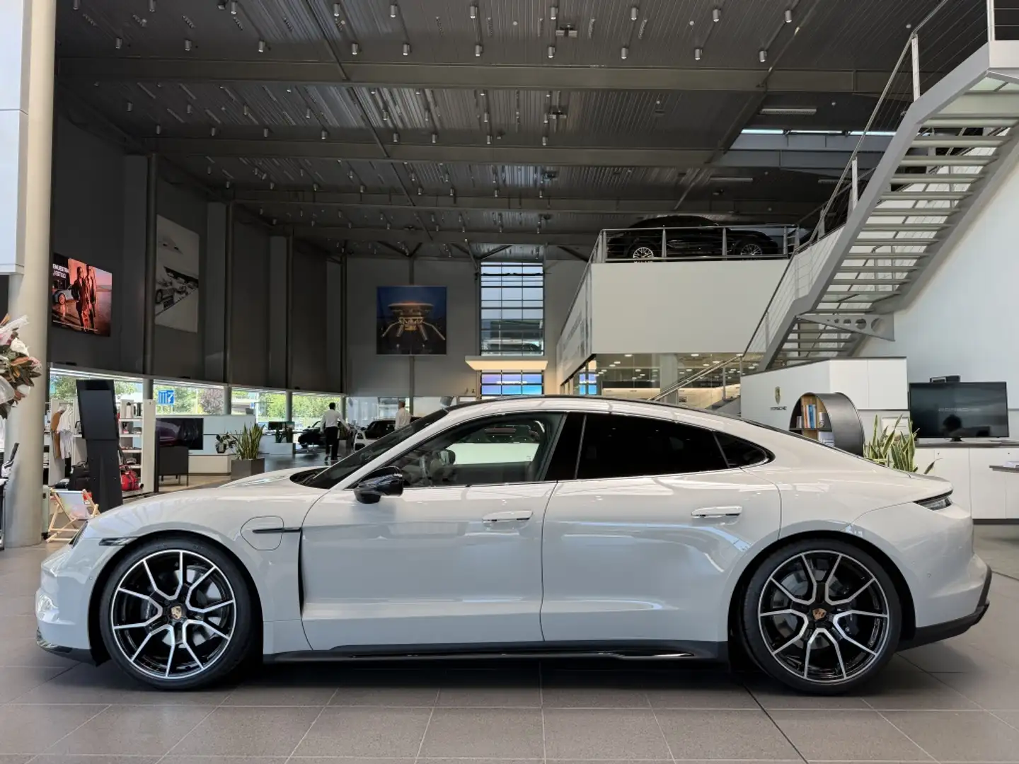 Porsche Taycan - 2