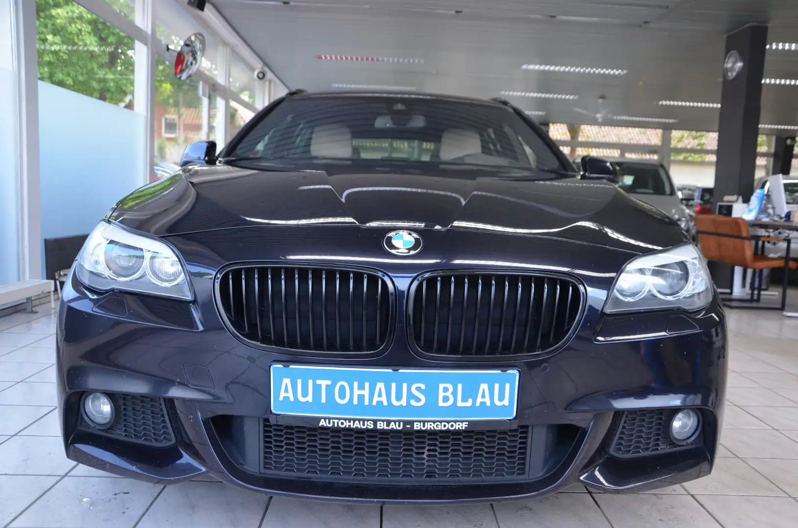 BMW 525 d xDrive Touring *M-SPORTPAKET*LEDER*HEAD-UP Černá - 2