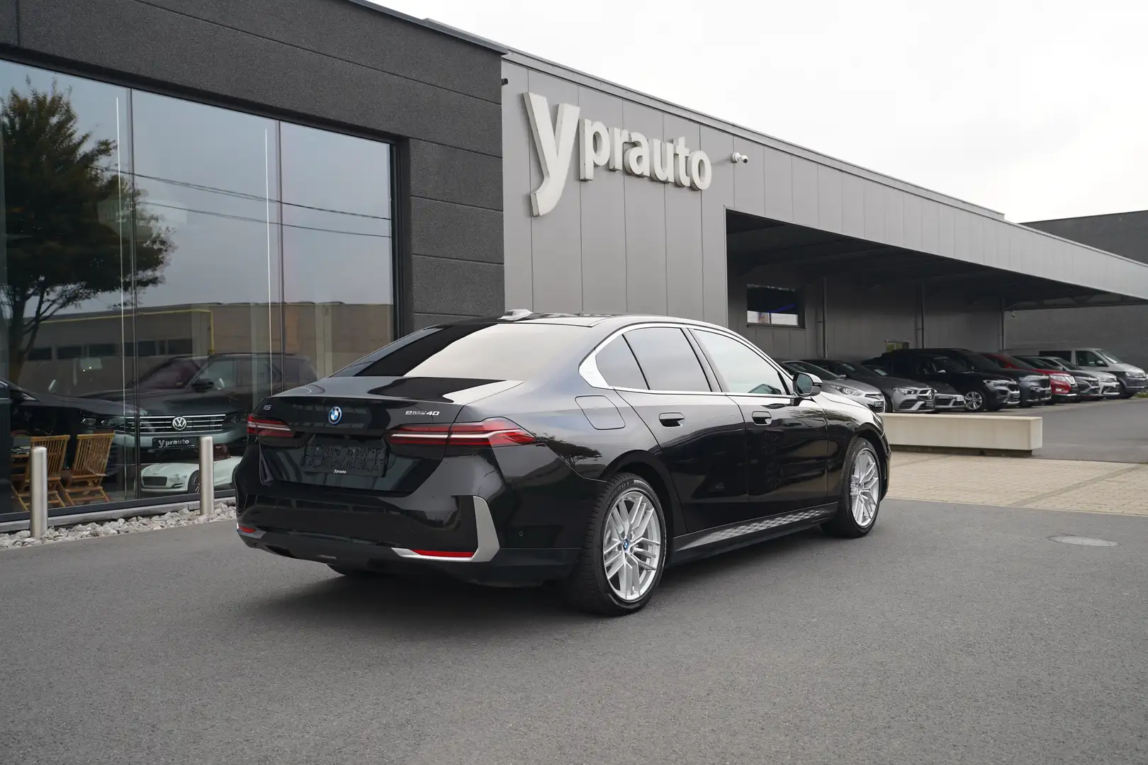 BMW i5 i5 eDrive40 Bruin Leder Camera Zwart - 2