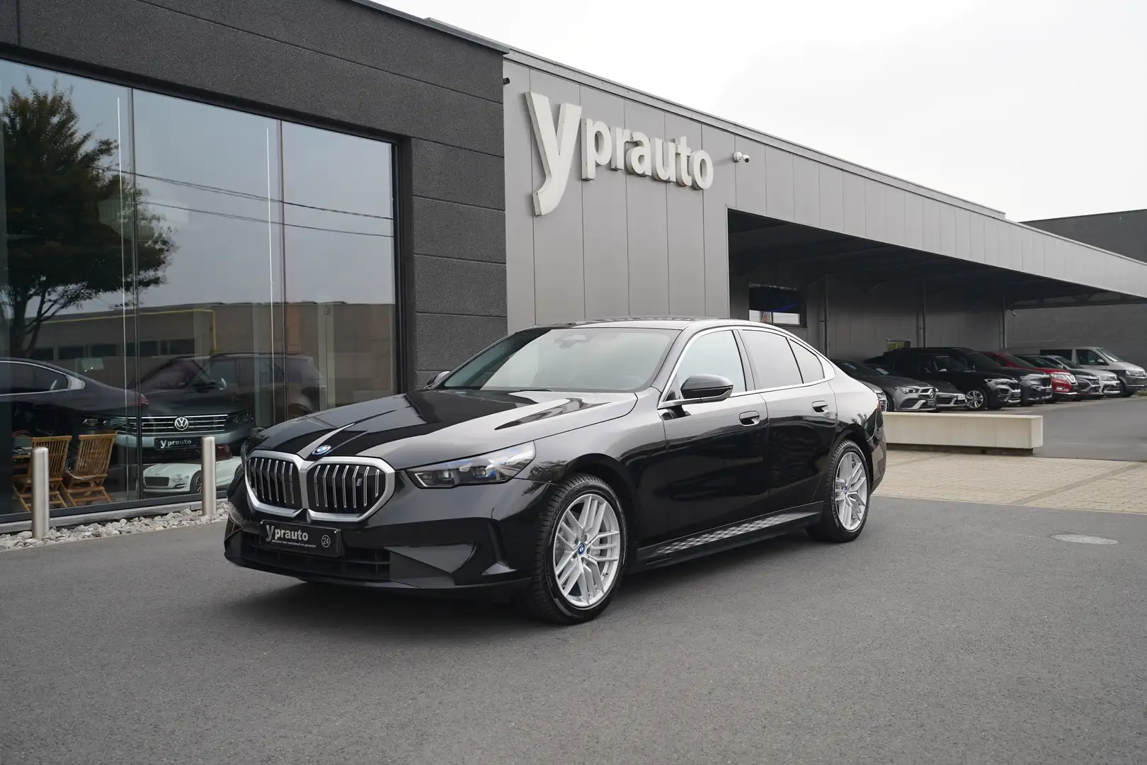 BMW i5 i5 eDrive40 Bruin Leder Camera Zwart - 1