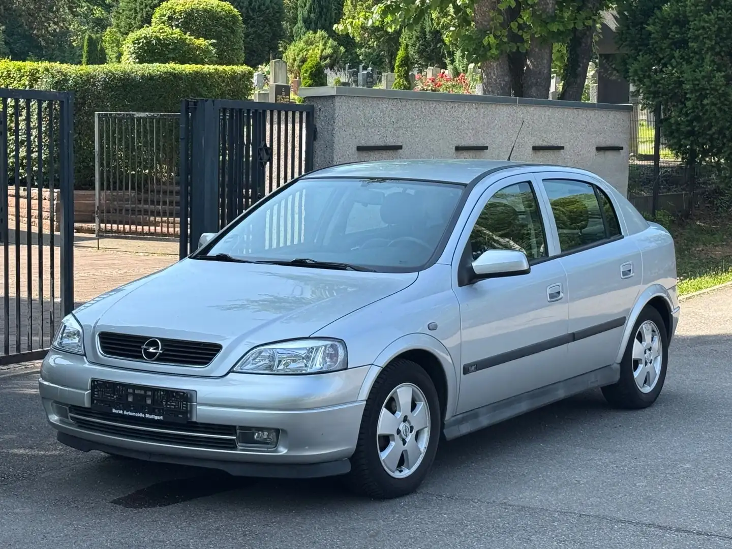 Opel Astra 1.6 Njoy /OPA-Fahrzeug/Wenig KM ! Silber - 1