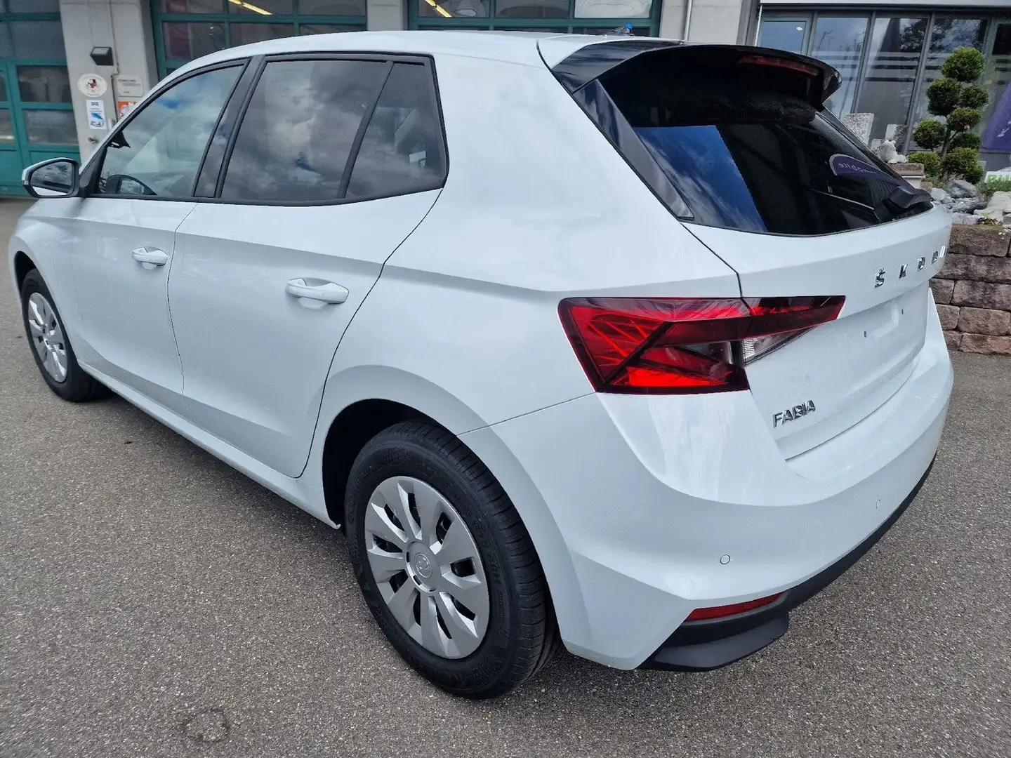 Skoda Fabia 1.0 TSI DSG Selection LED SHZ PDC GRA App Weiß - 2