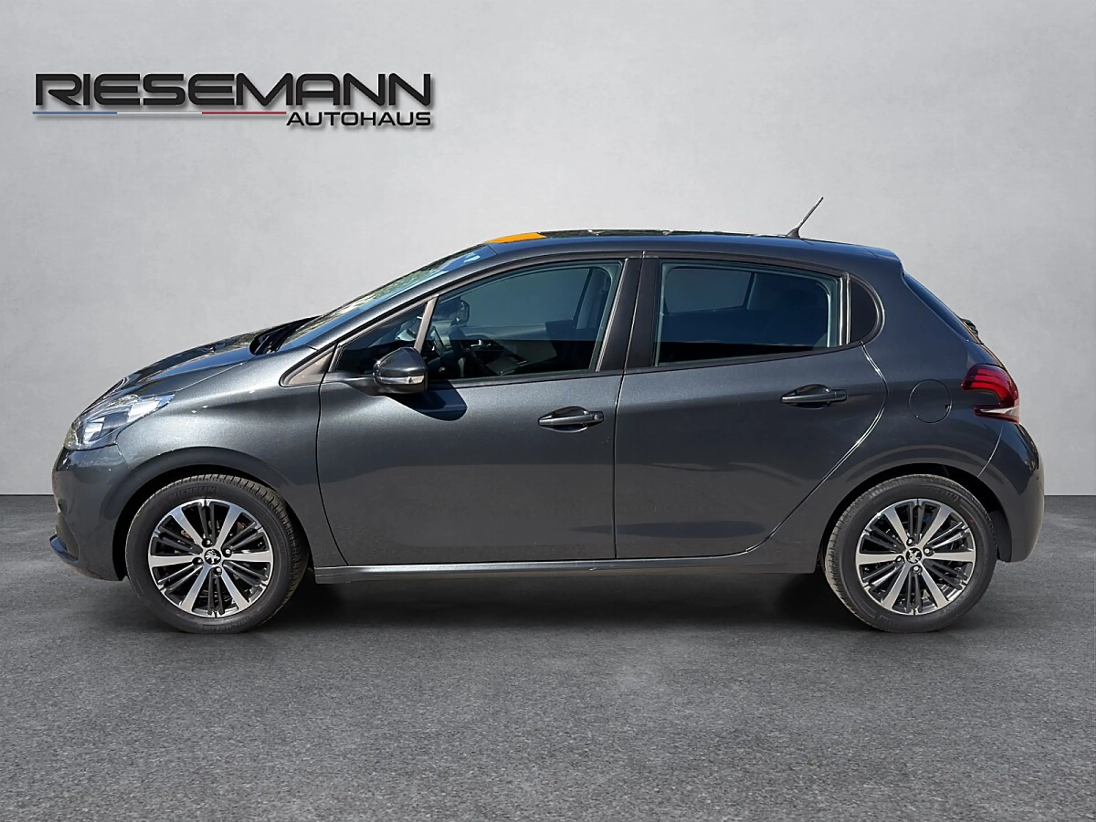 Peugeot 208 Active 1,2 PureTech 82 — photo 2