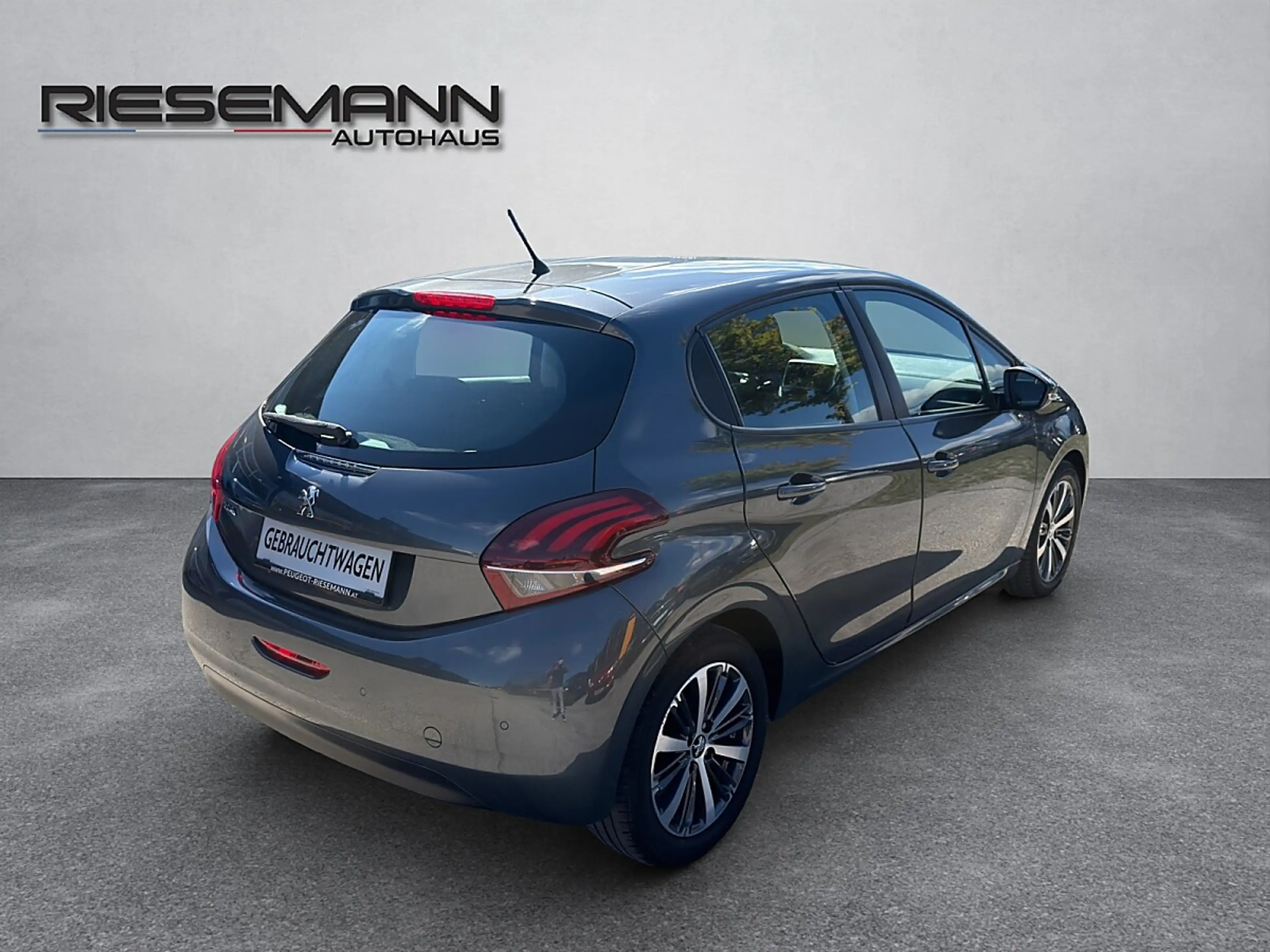 Peugeot 208 Active 1,2 PureTech 82 — photo 4