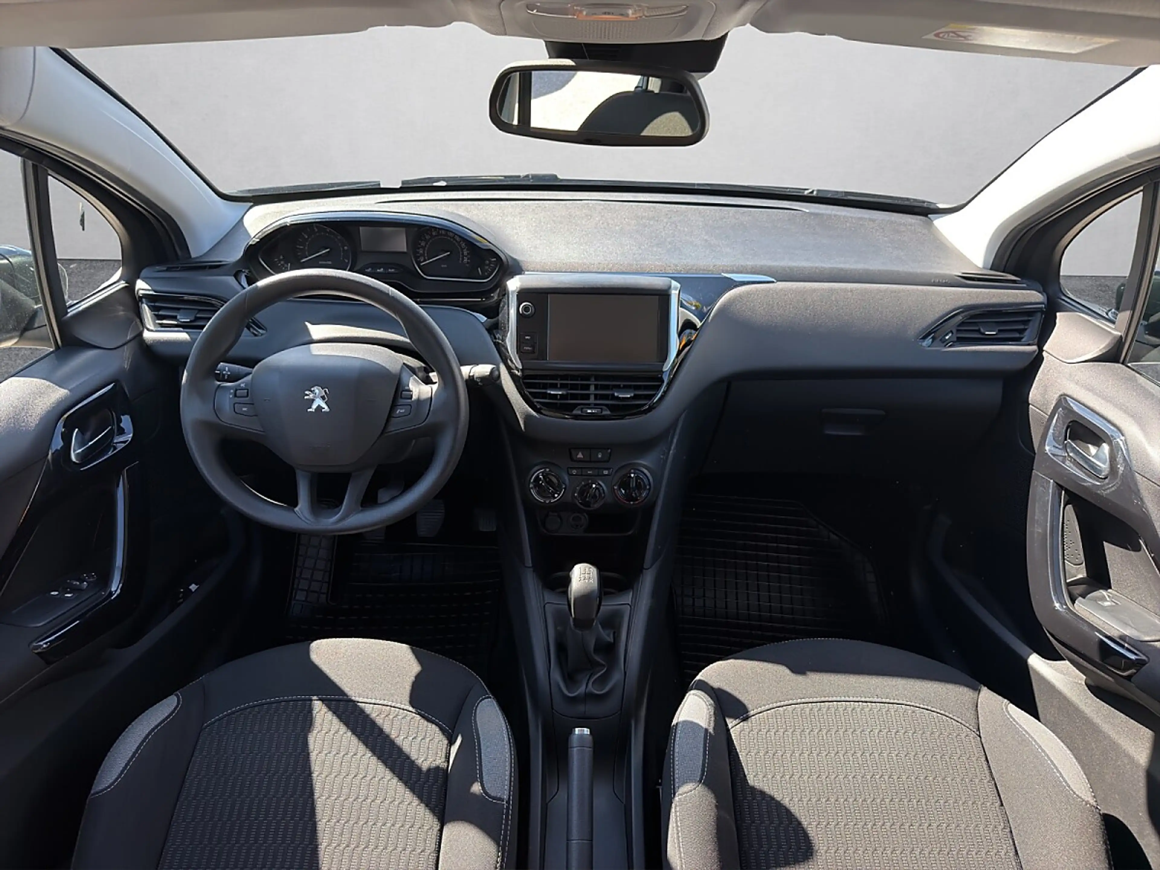 Peugeot 208 Active 1,2 PureTech 82 — photo 10