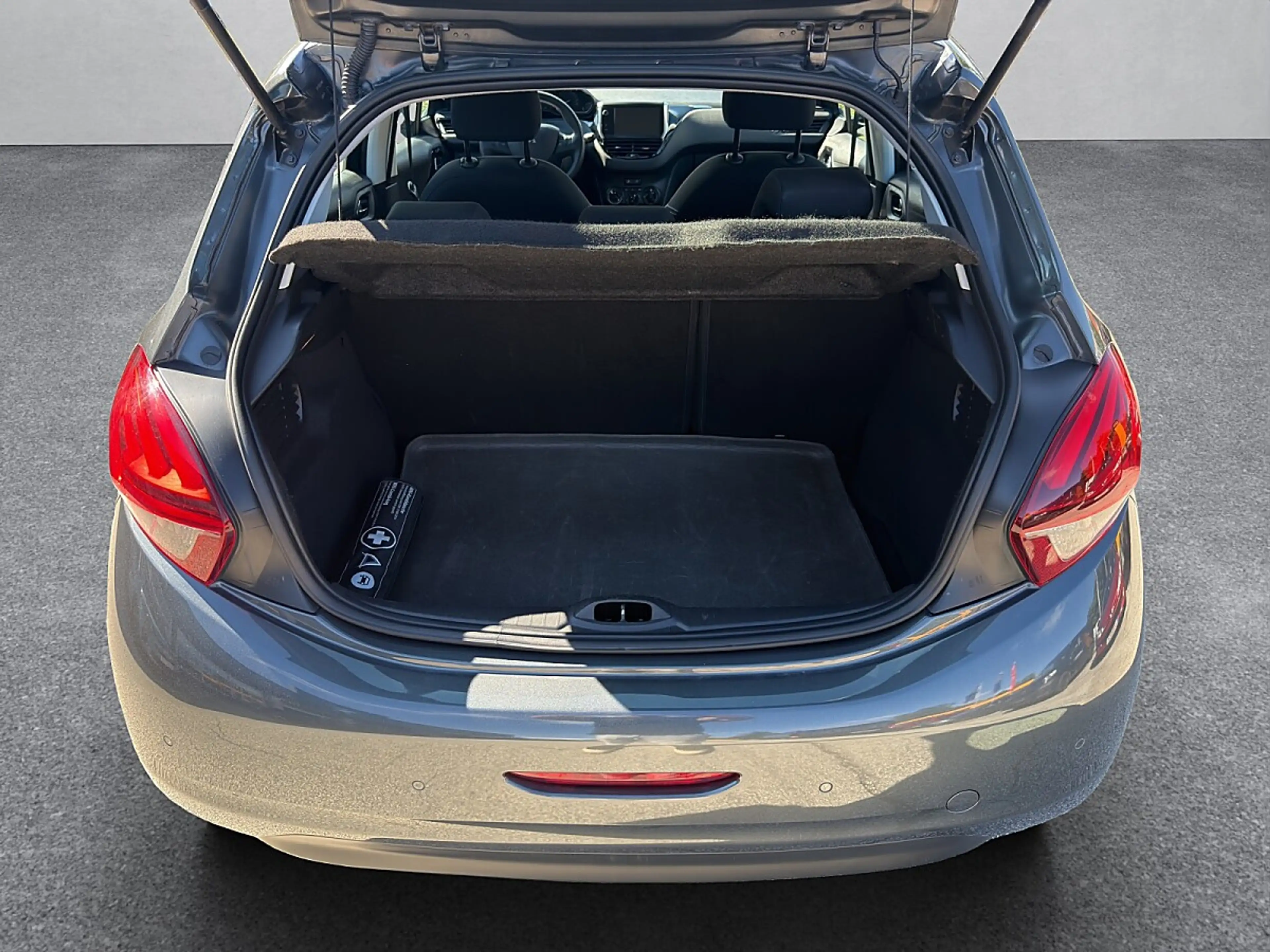 Peugeot 208 Active 1,2 PureTech 82 — photo 6