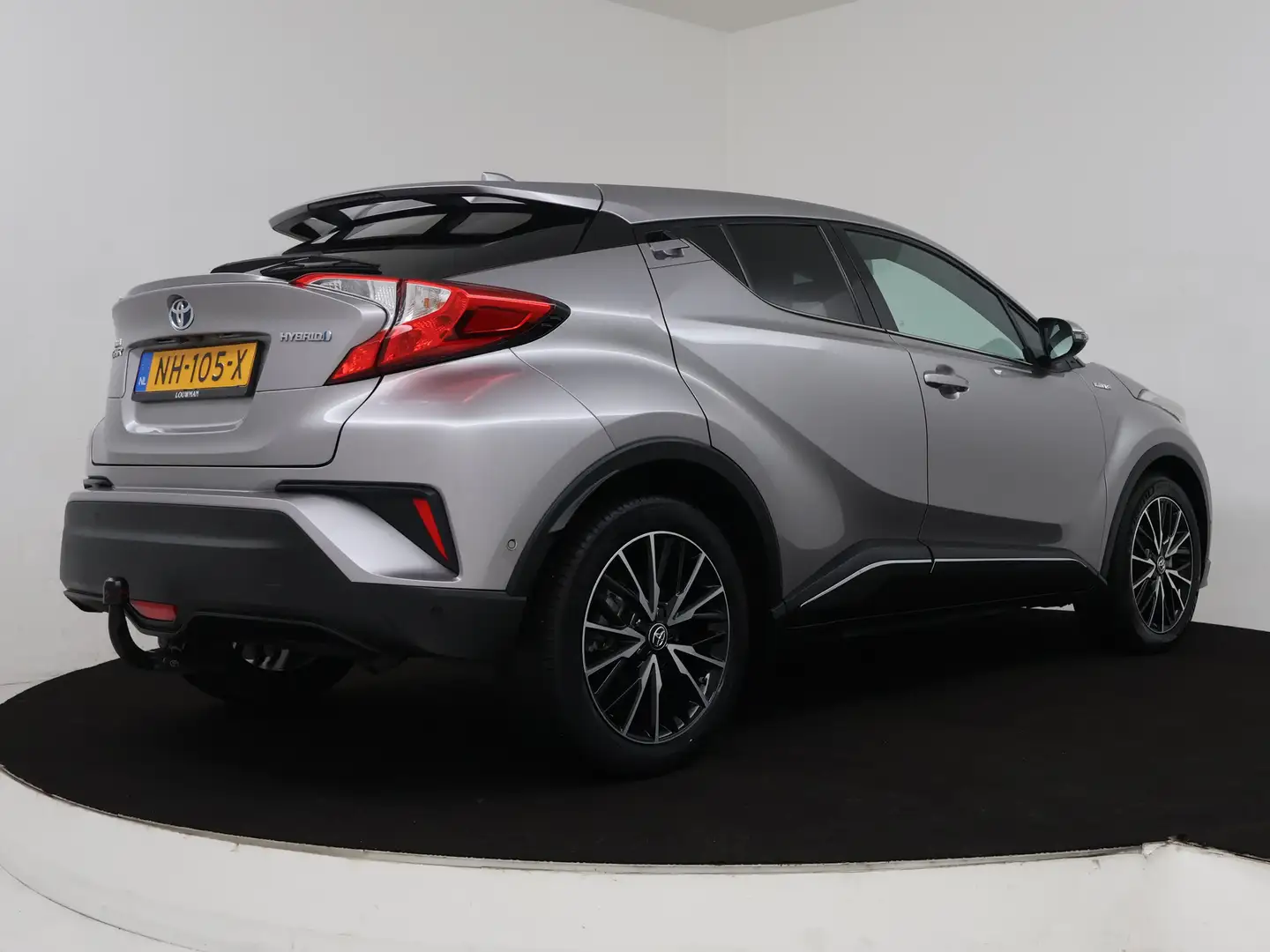 Toyota C-HR 1.8 Hybrid Executive | Navigatie | Trekhaak | PDC Grijs - 2
