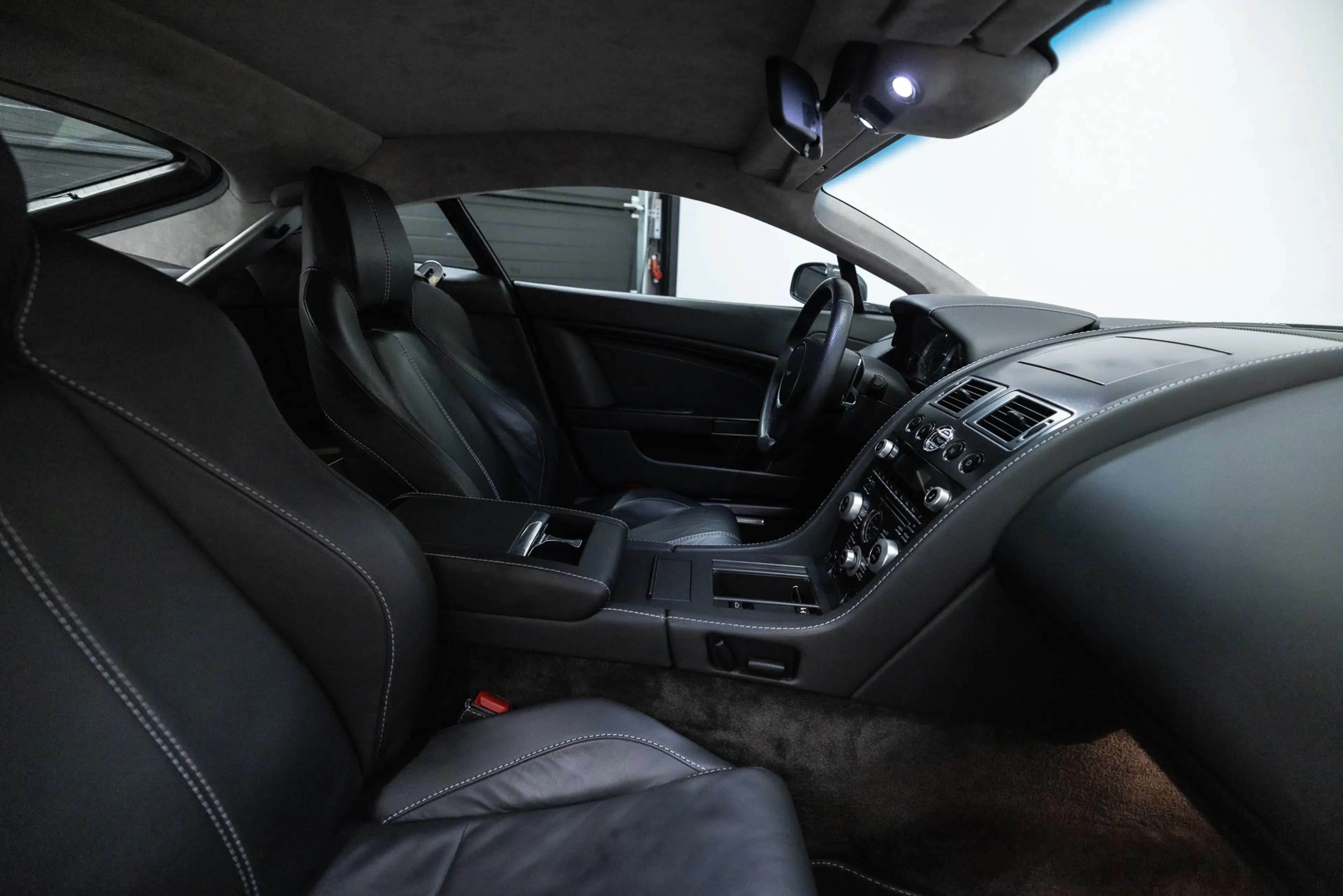 Aston Martin Vantage V8 4.7 V8 Fiscale waarde € 12.000,- 4.7 V8 — photo 2