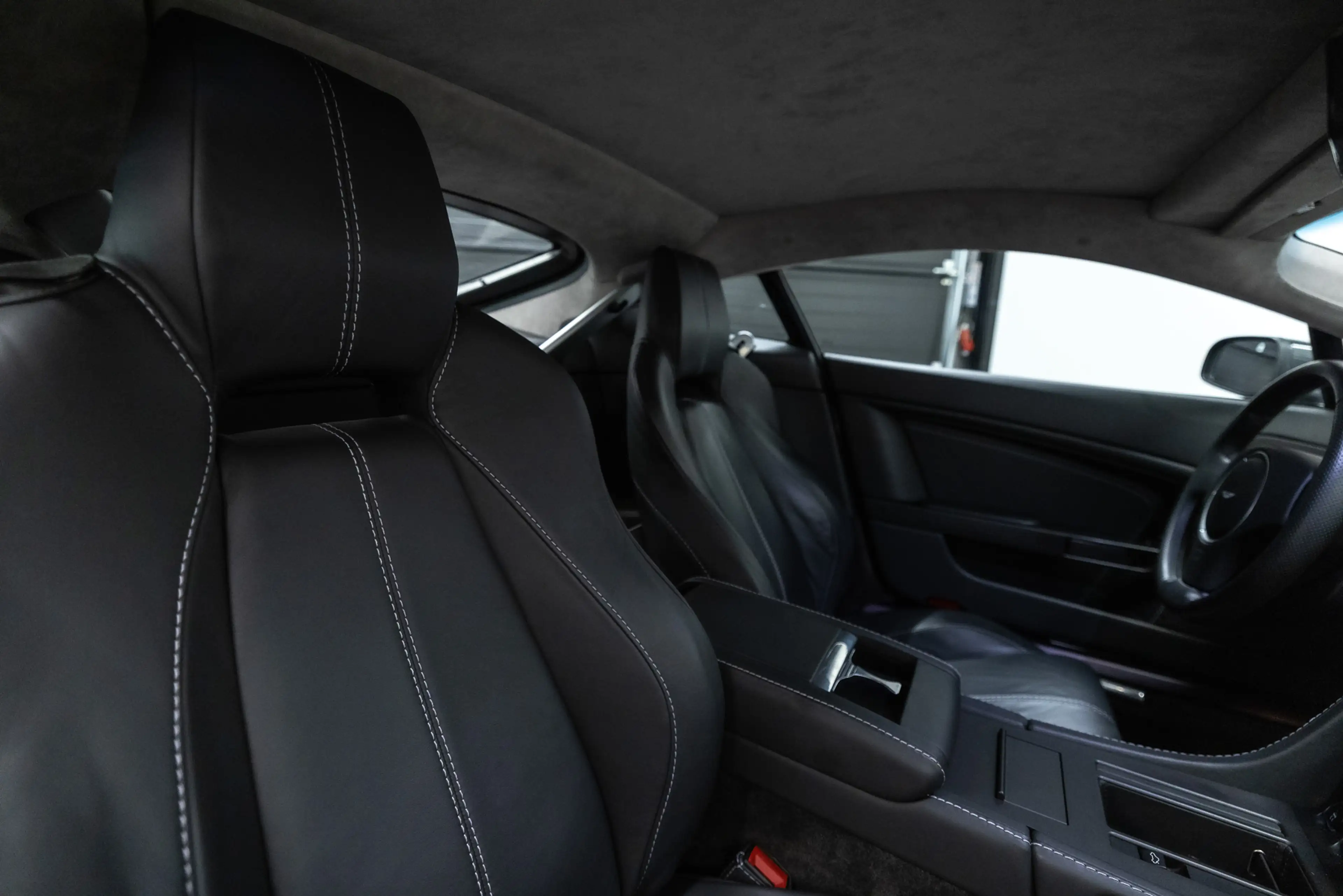 Aston Martin Vantage V8 4.7 V8 Fiscale waarde € 12.000,- 4.7 V8 — photo 39