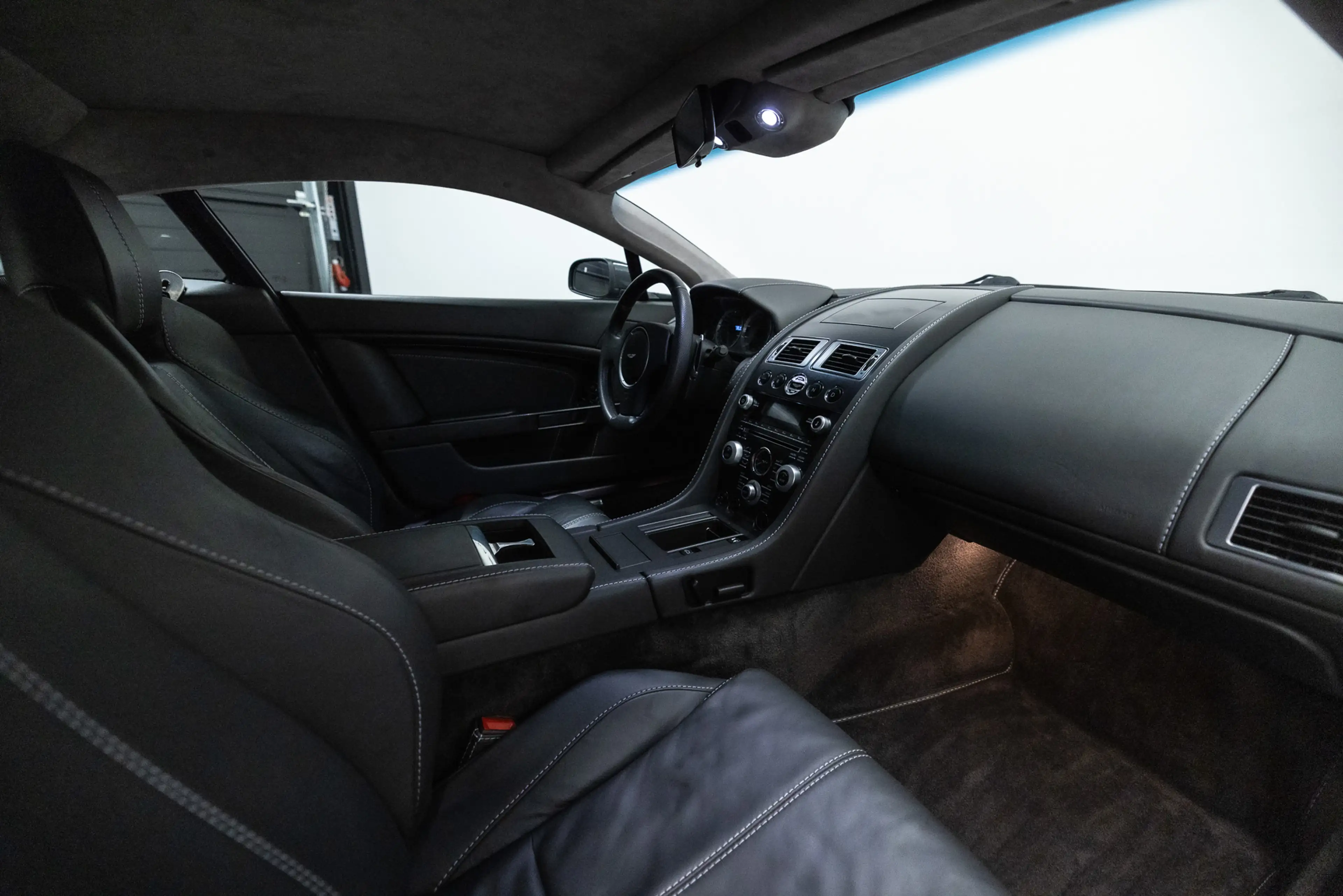 Aston Martin Vantage V8 4.7 V8 Fiscale waarde € 12.000,- 4.7 V8 — photo 38