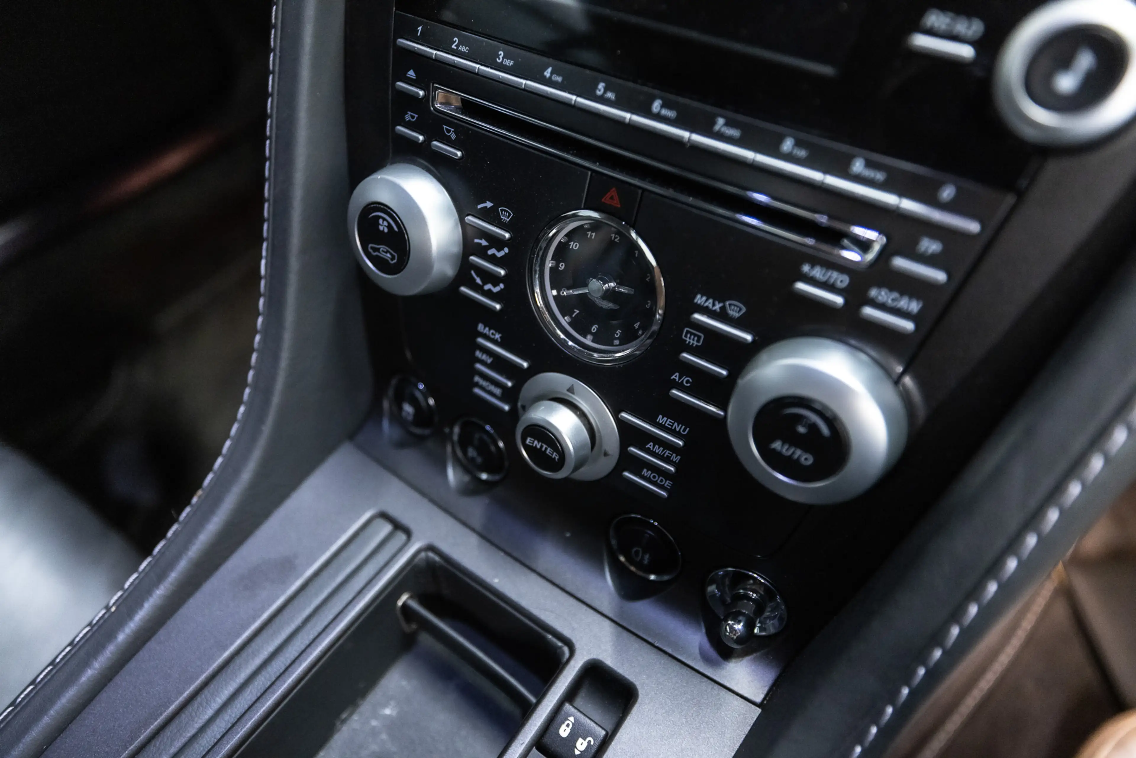 Aston Martin Vantage V8 4.7 V8 Fiscale waarde € 12.000,- 4.7 V8 — photo 40