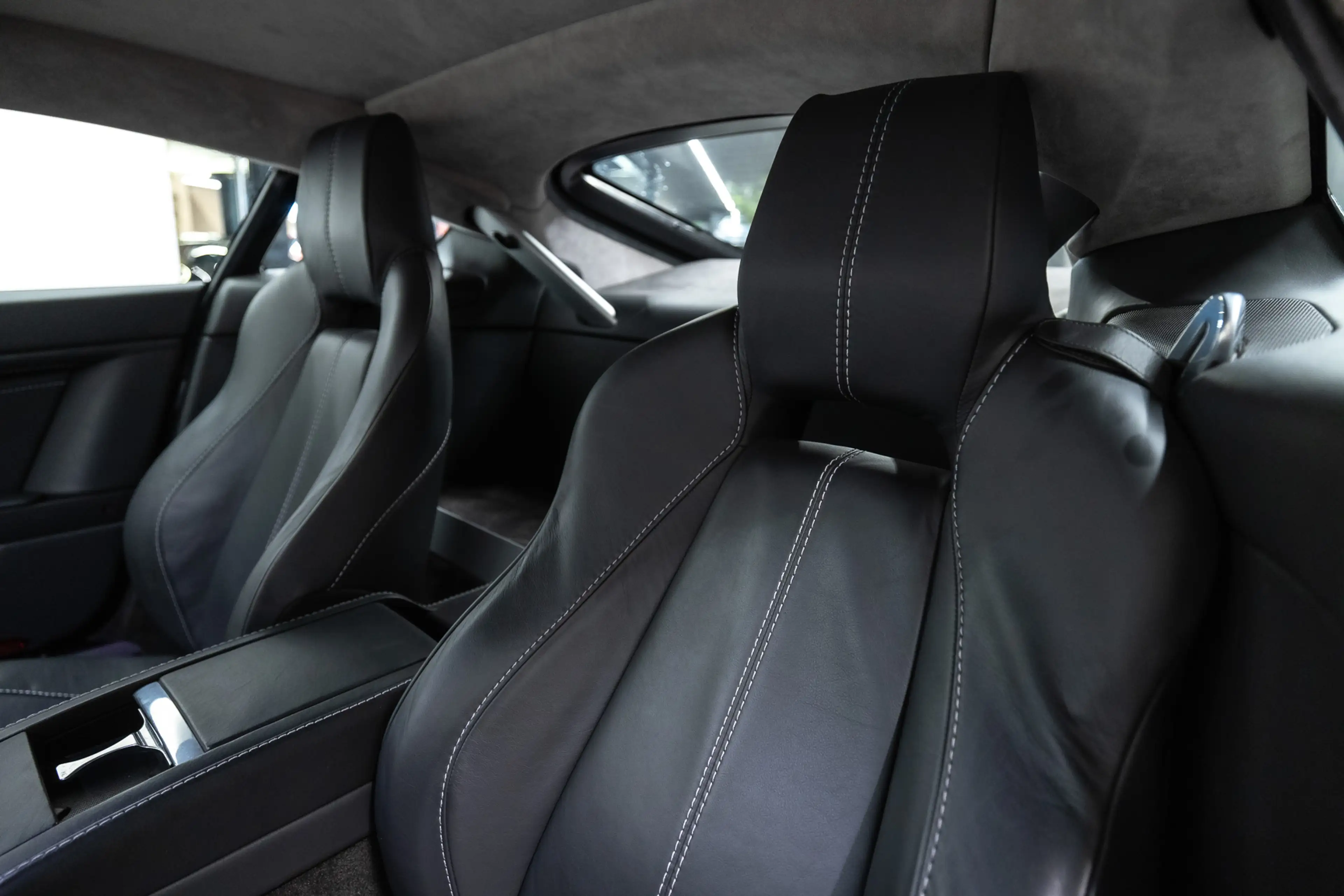 Aston Martin Vantage V8 4.7 V8 Fiscale waarde € 12.000,- 4.7 V8 — photo 6