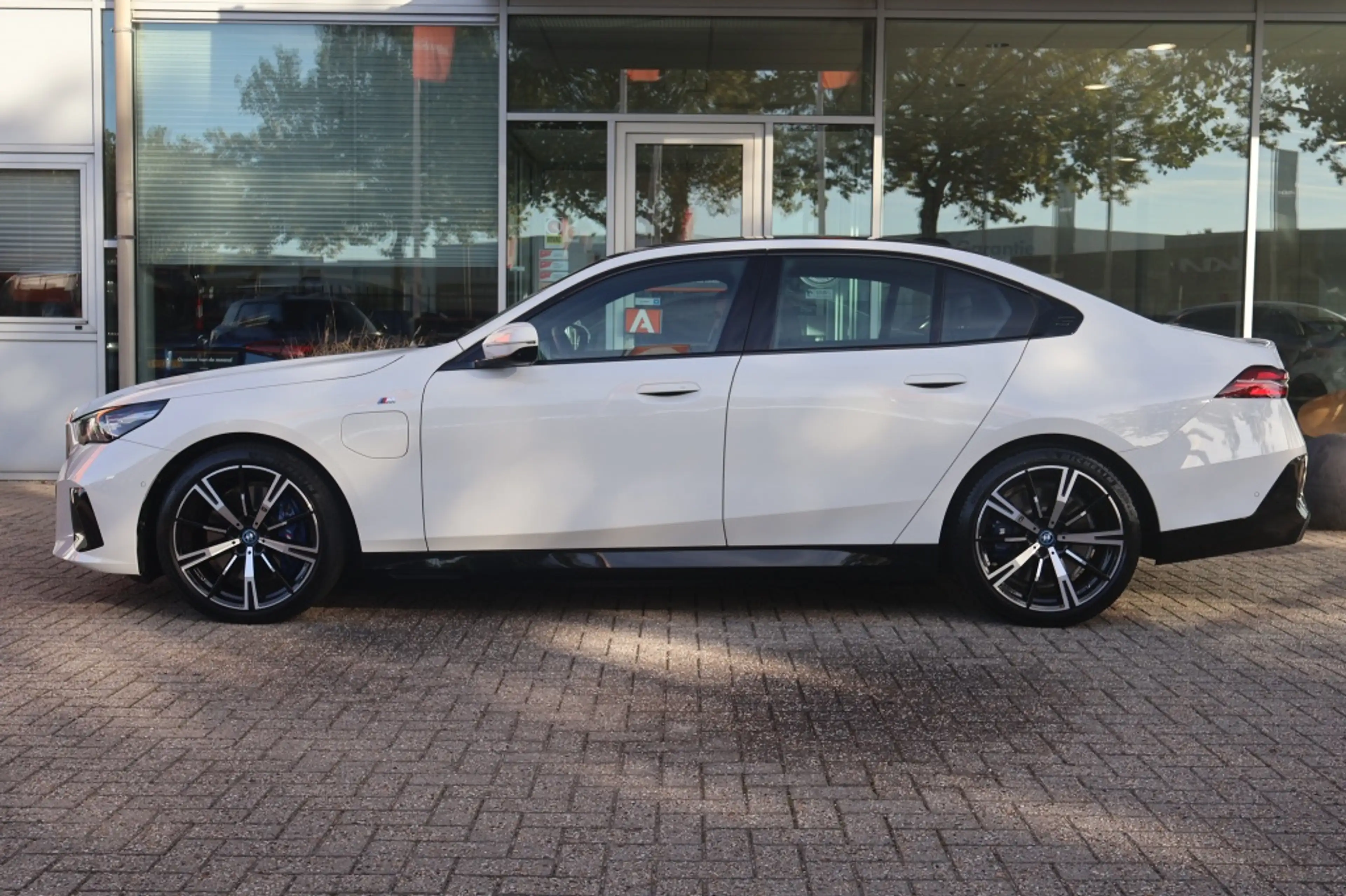 BMW 550 5-Serie (g60) 550e M-Sport 490pk xDrive | Pano | B — photo 22