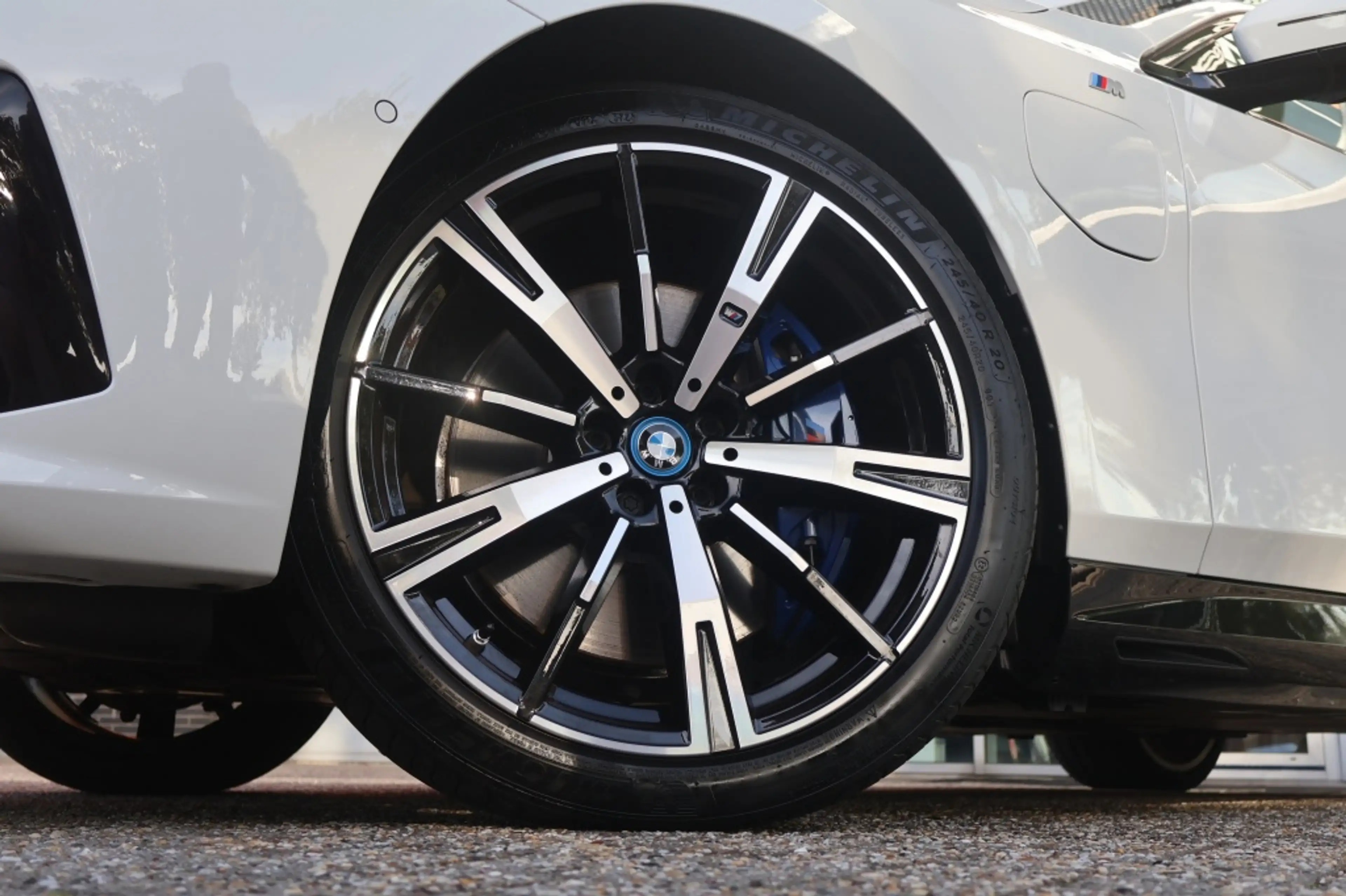 BMW 550 5-Serie (g60) 550e M-Sport 490pk xDrive | Pano | B — photo 3