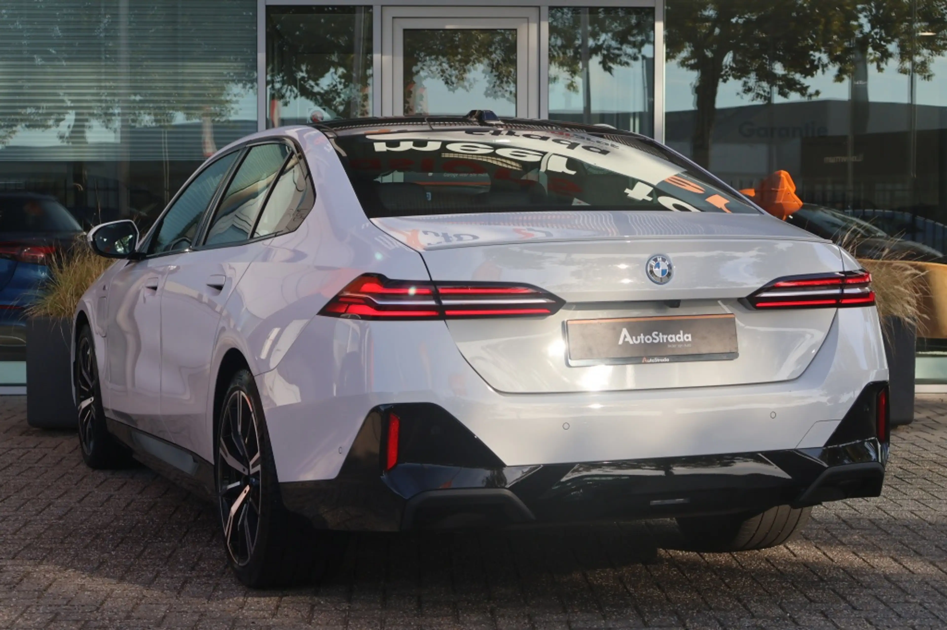 BMW 550 5-Serie (g60) 550e M-Sport 490pk xDrive | Pano | B — photo 2