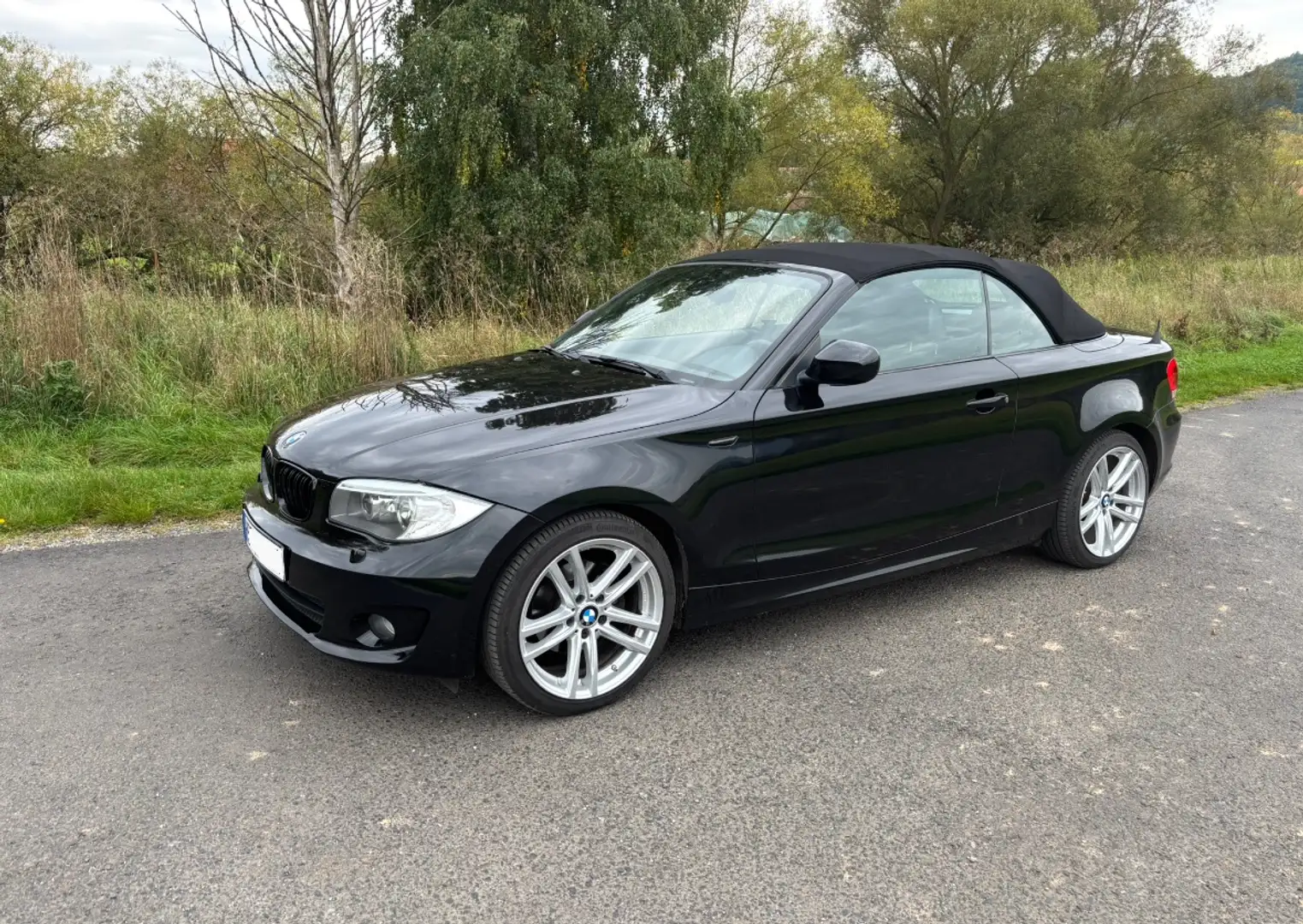 BMW 120 120i Cabrio Schwarz - 1