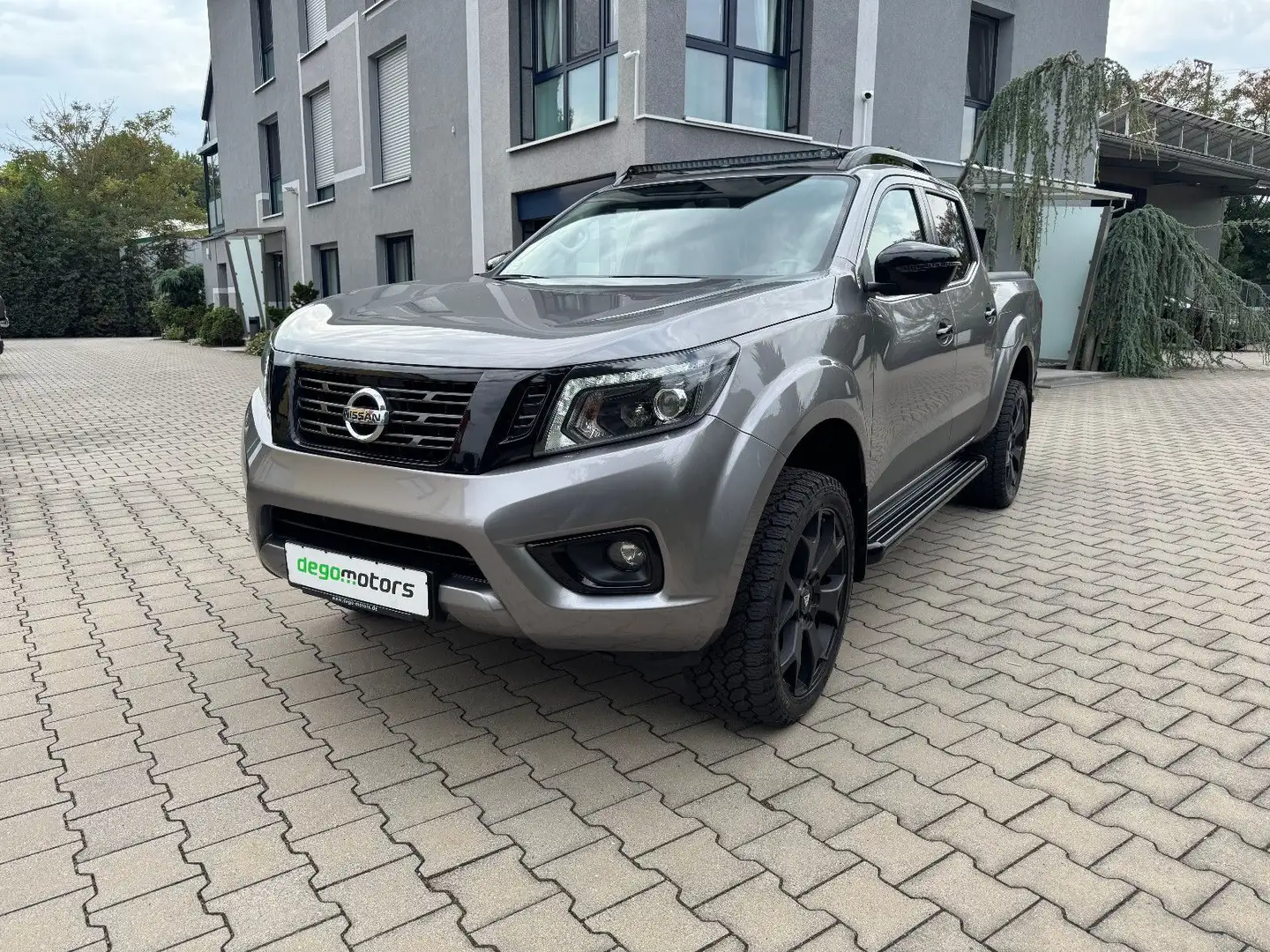 Nissan Navara NP300 N-Guard Double Cab 4x4 Gris - 1