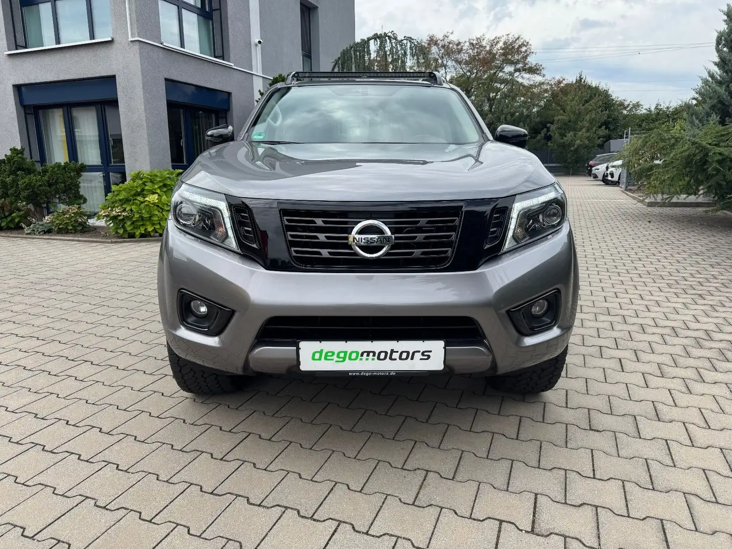 Nissan Navara NP300 N-Guard Double Cab 4x4 Gris - 2