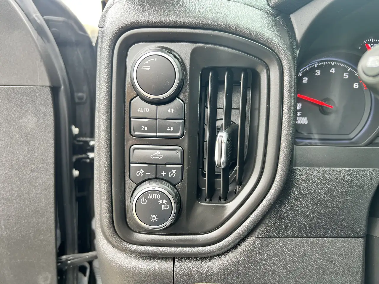 Chevrolet Silverado 1500 снимка Chevrolet Silverado 1500