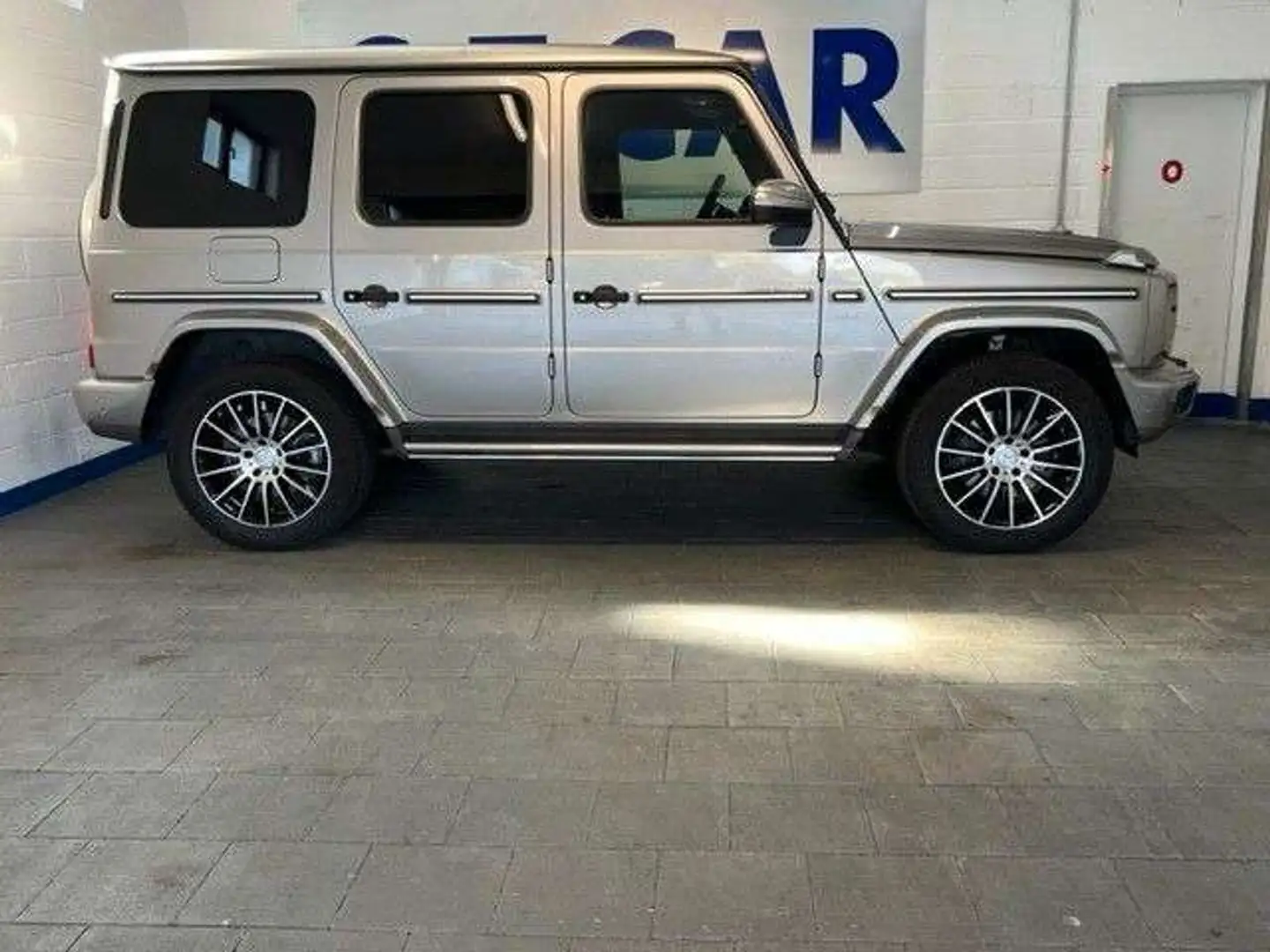Mercedes-Benz G 500 Modell Station Silver - 2