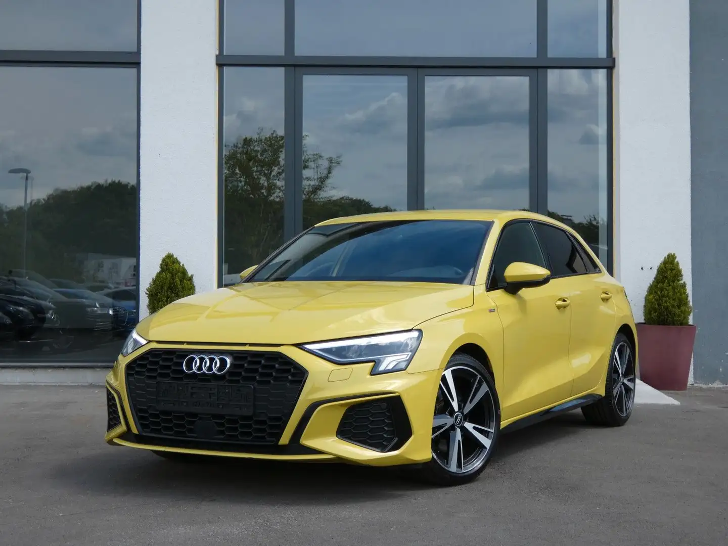 Audi A3 Sportback 30 TFSI S line*Navi*Shz*Pdc*Led* Gelb - 1