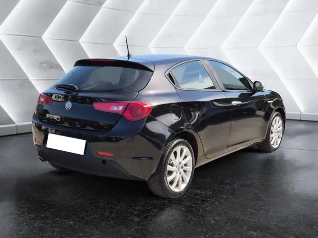 Alfa Romeo Giulietta view 4