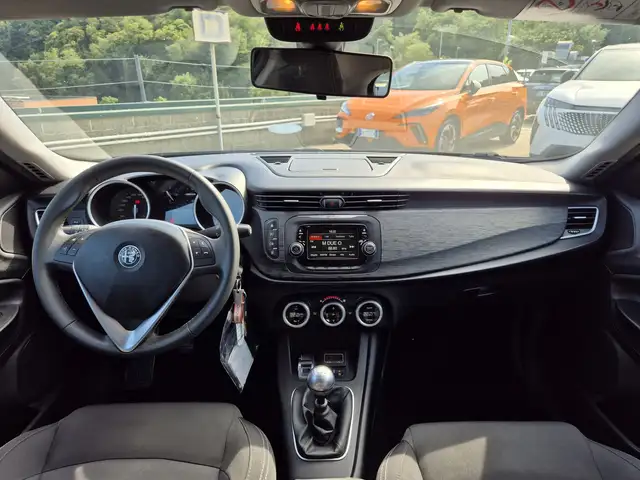 Alfa Romeo Giulietta view 8