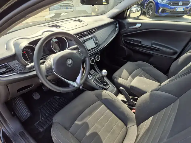 Alfa Romeo Giulietta view 6