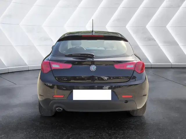 Alfa Romeo Giulietta view 3