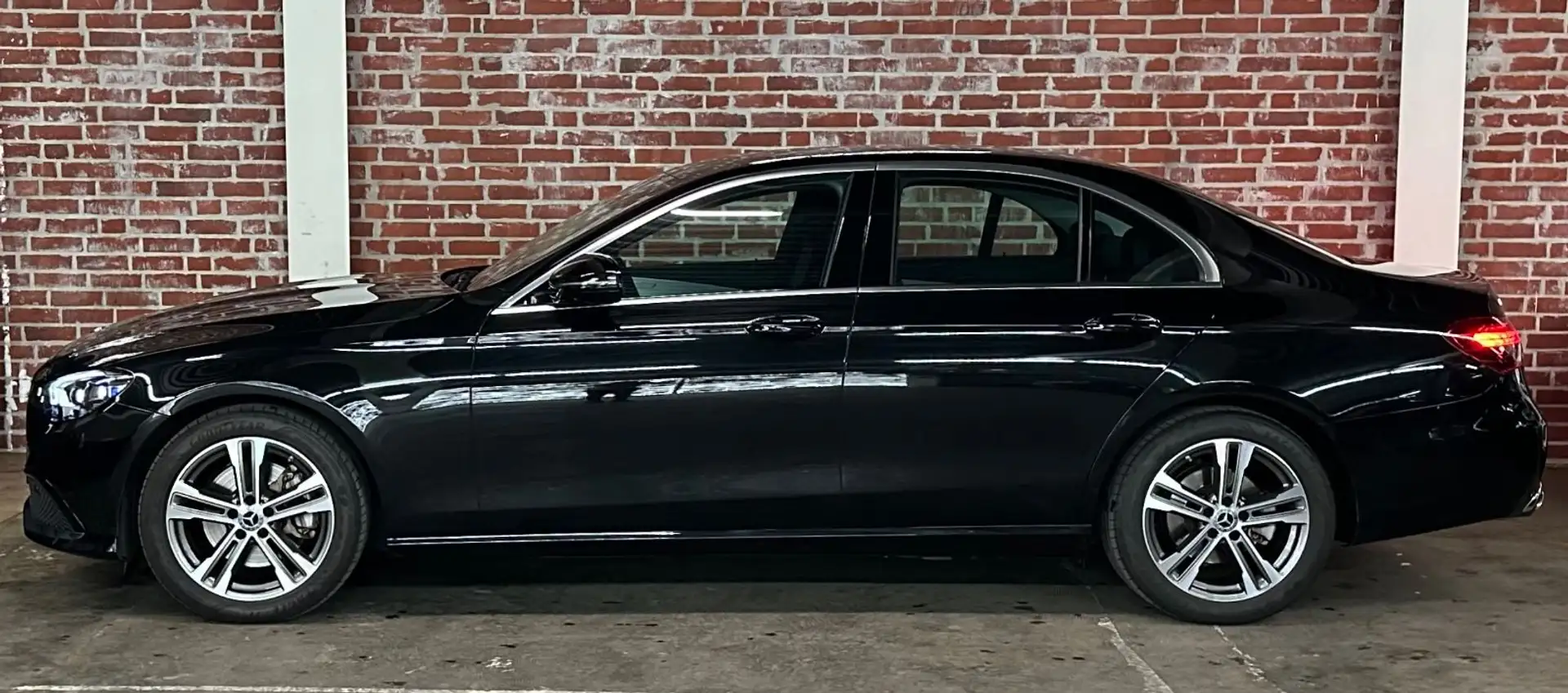 Mercedes-Benz E 200 Limousine MultibeamLED/DTR+/STDHZ/R.Kamera Schwarz - 2