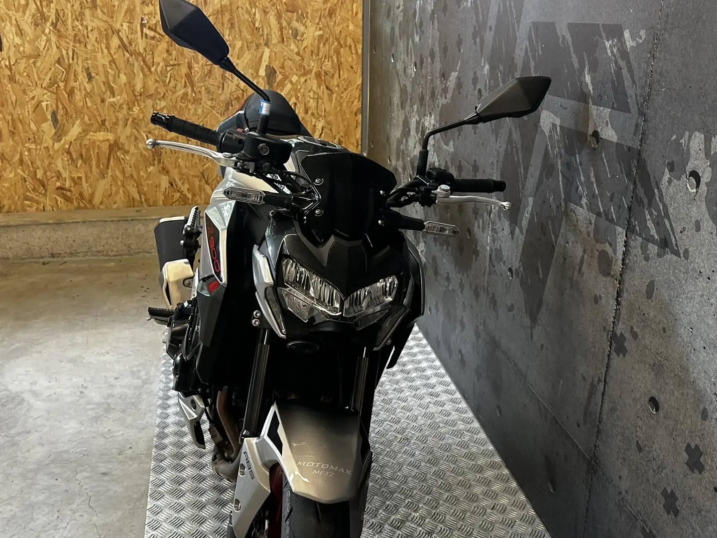 Kawasaki Z 900 Gris - 2