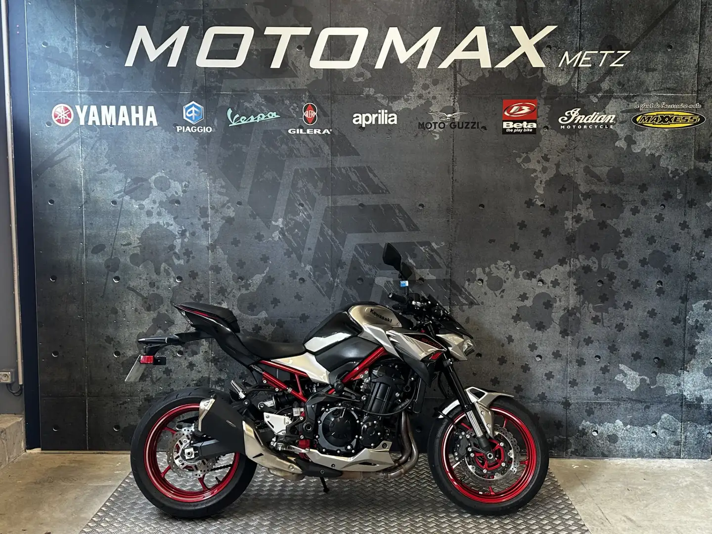 Kawasaki Z 900 Gris - 1