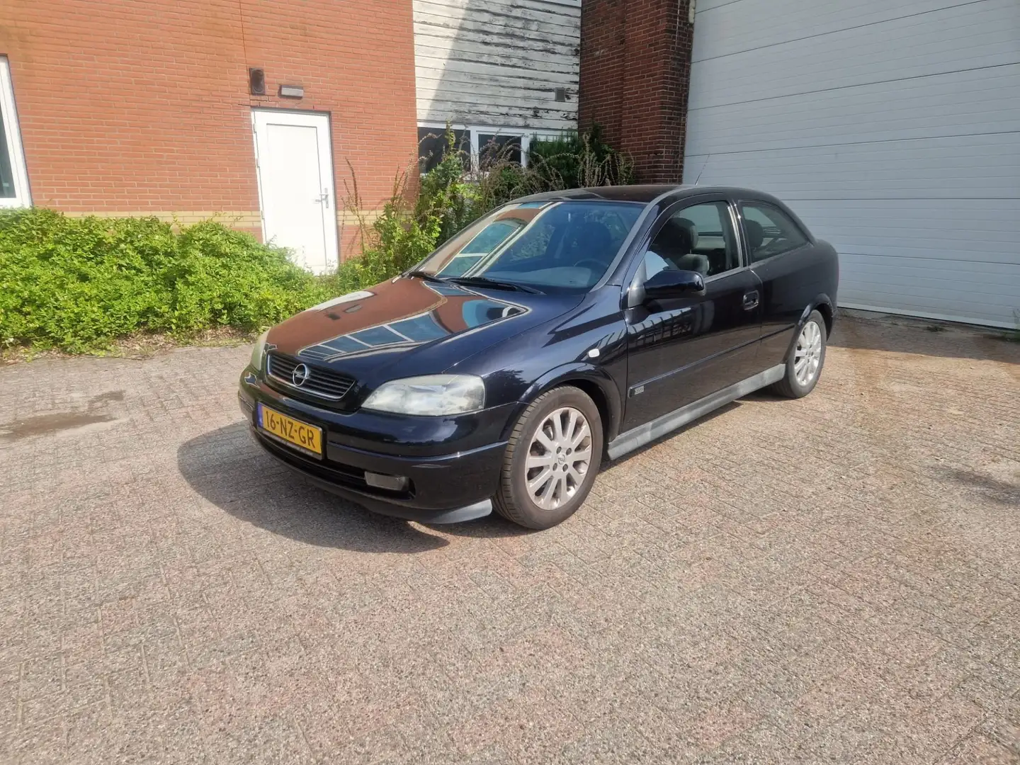 Opel Astra 1.6-16V GL Zwart - 1