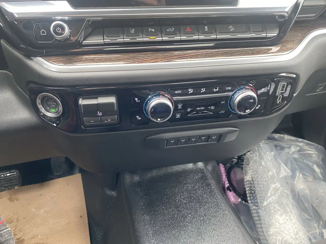 GMC Sierra 3500HD снимка GMC Sierra 3500HD