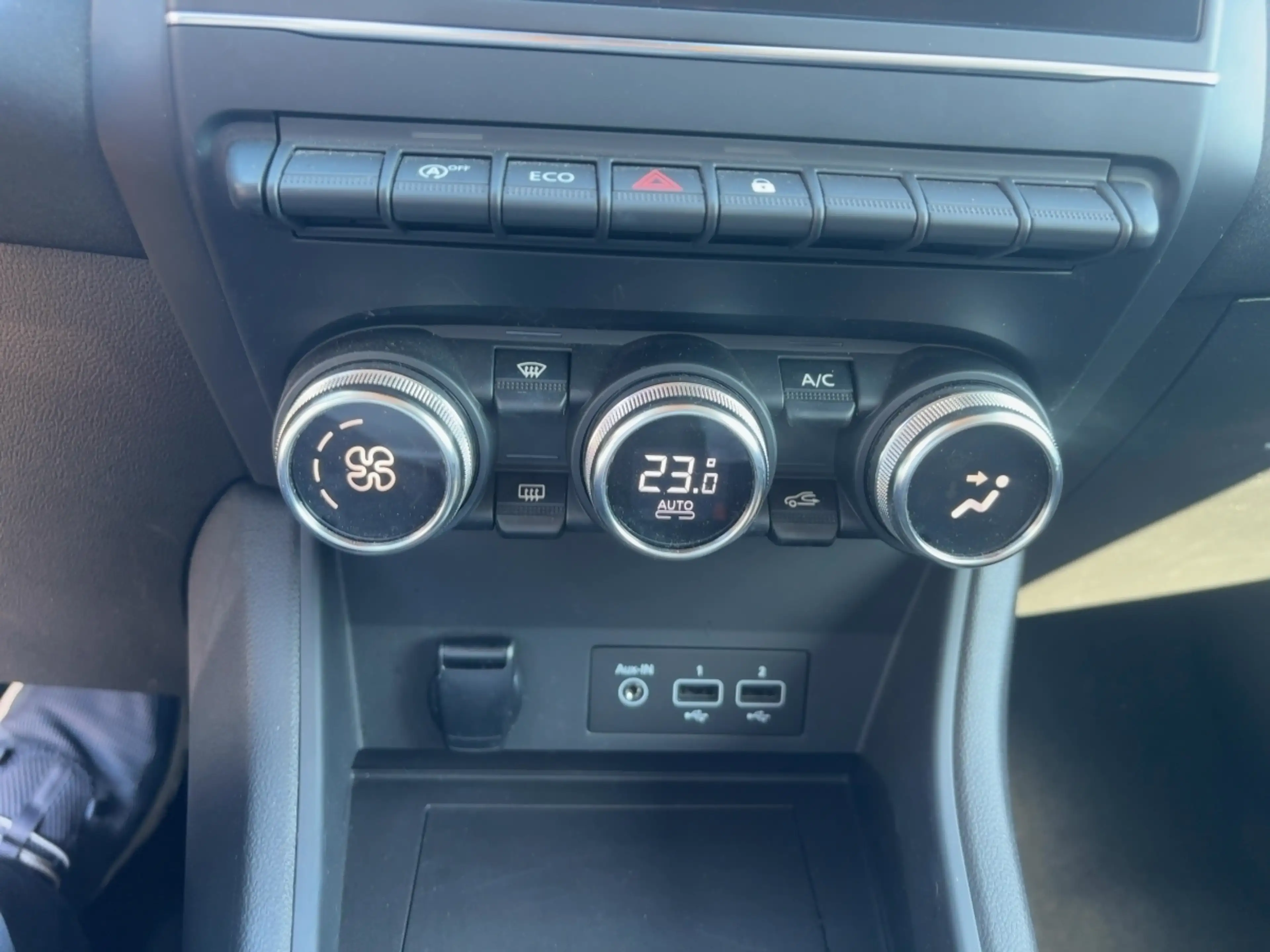 Renault Captur EXPERIENCE TCe — photo 14